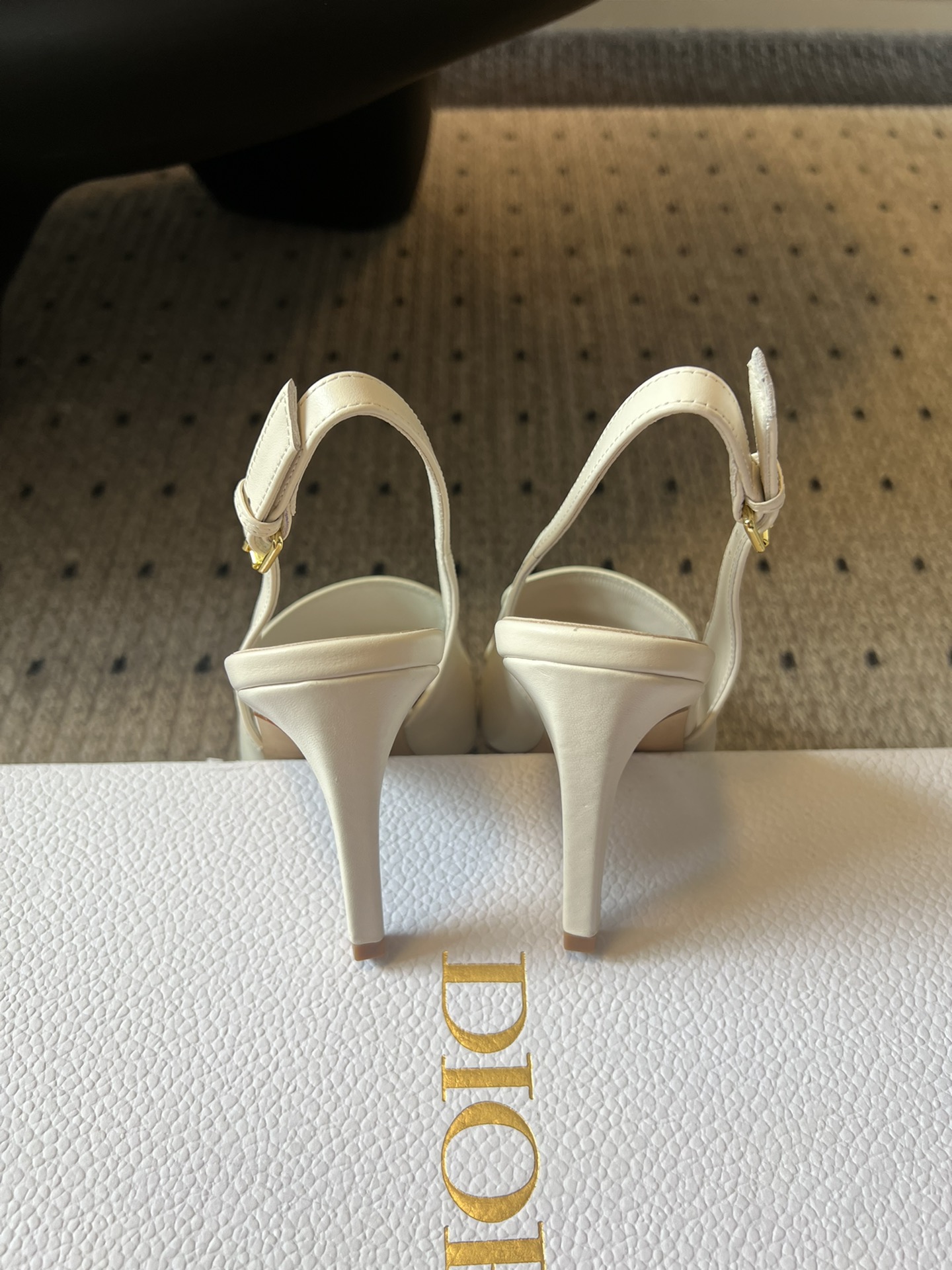 🐳Dio* 25ss 春夏新款Dior尖头高跟后空凉鞋这款 My Dior 露跟高跟鞋是2025春夏成衣