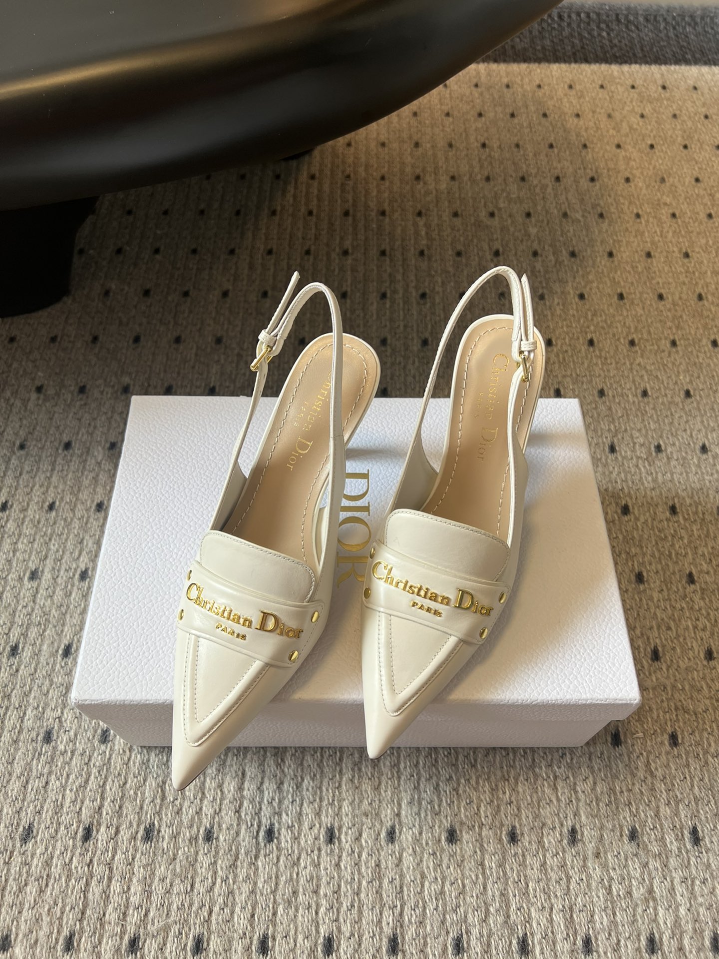 🐳Dio* 25ss 春夏新款Dior尖头高跟后空凉鞋这款 My Dior 露跟高跟鞋是2025春夏成衣