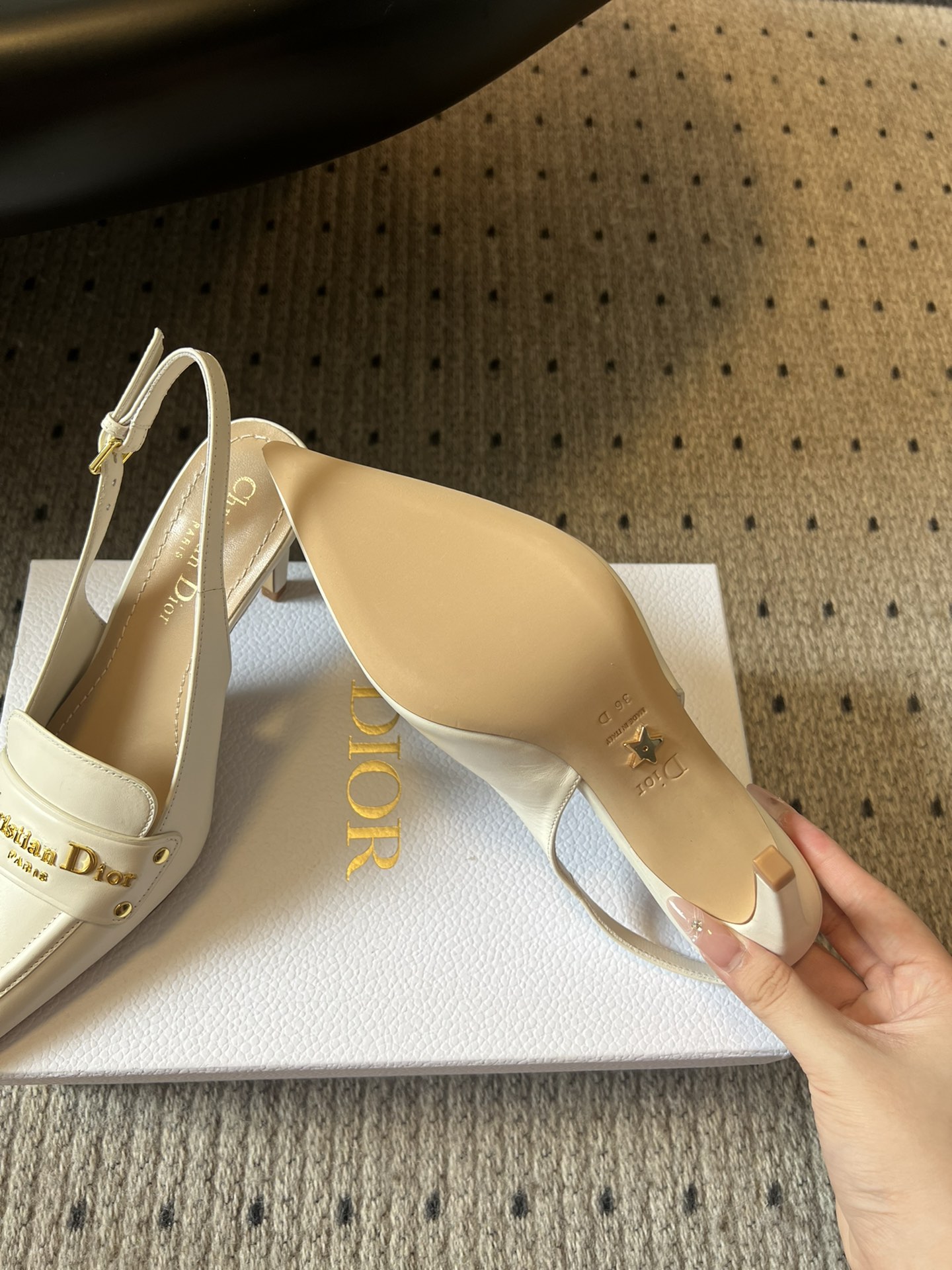 🐳Dio* 25ss 春夏新款Dior尖头高跟后空凉鞋这款 My Dior 露跟高跟鞋是2025春夏成衣