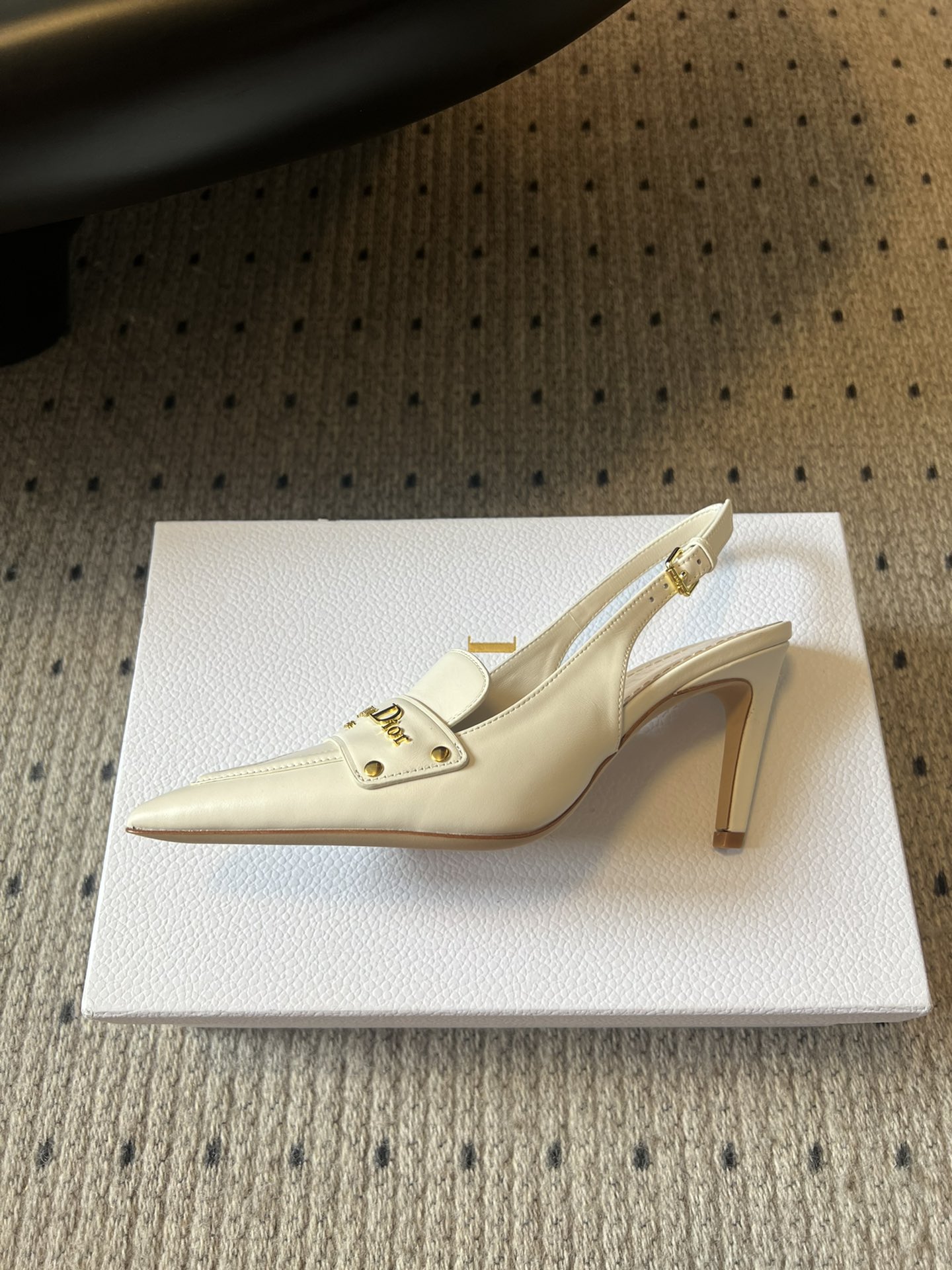 🐳Dio* 25ss 春夏新款Dior尖头高跟后空凉鞋这款 My Dior 露跟高跟鞋是2025春夏成衣