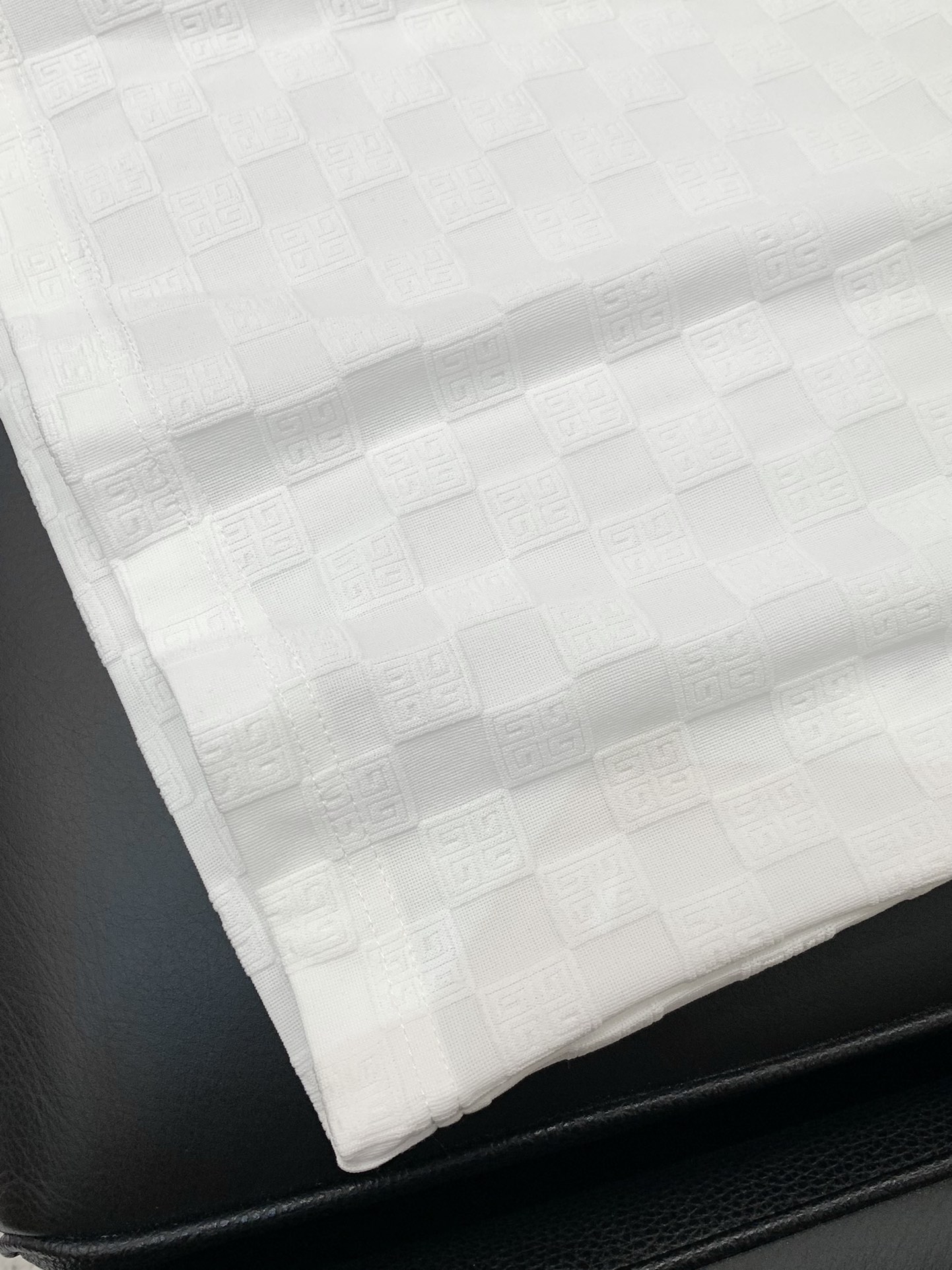 High-End Embroidered White Suit Set with Classic Typography Design, Sizes M-4XL - 图片 8