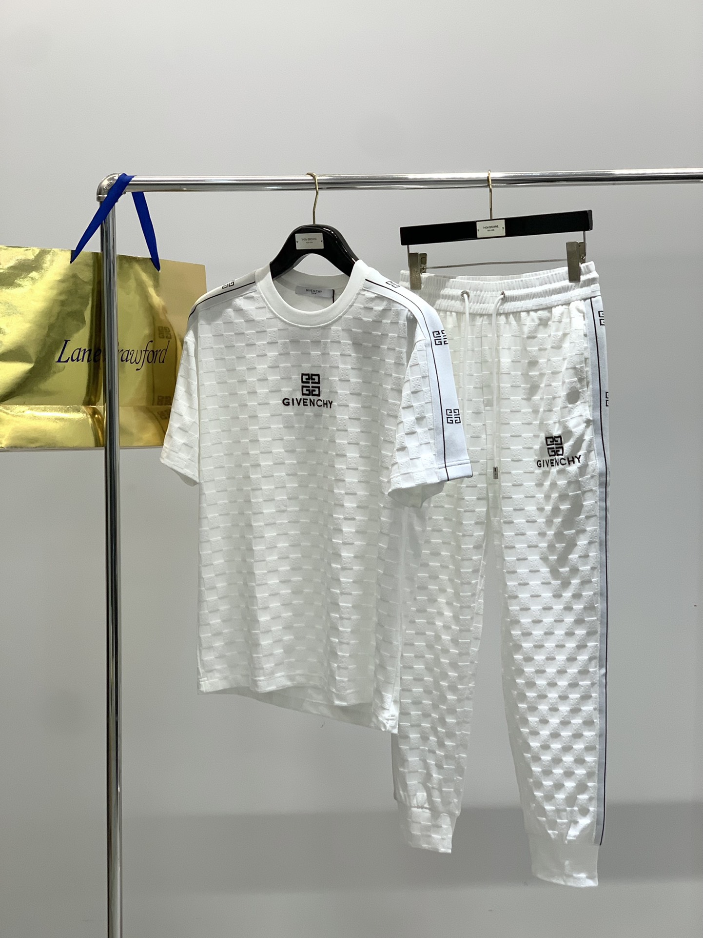 High-End Embroidered White Suit Set with Classic Typography Design, Sizes M-4XL - 图片 9