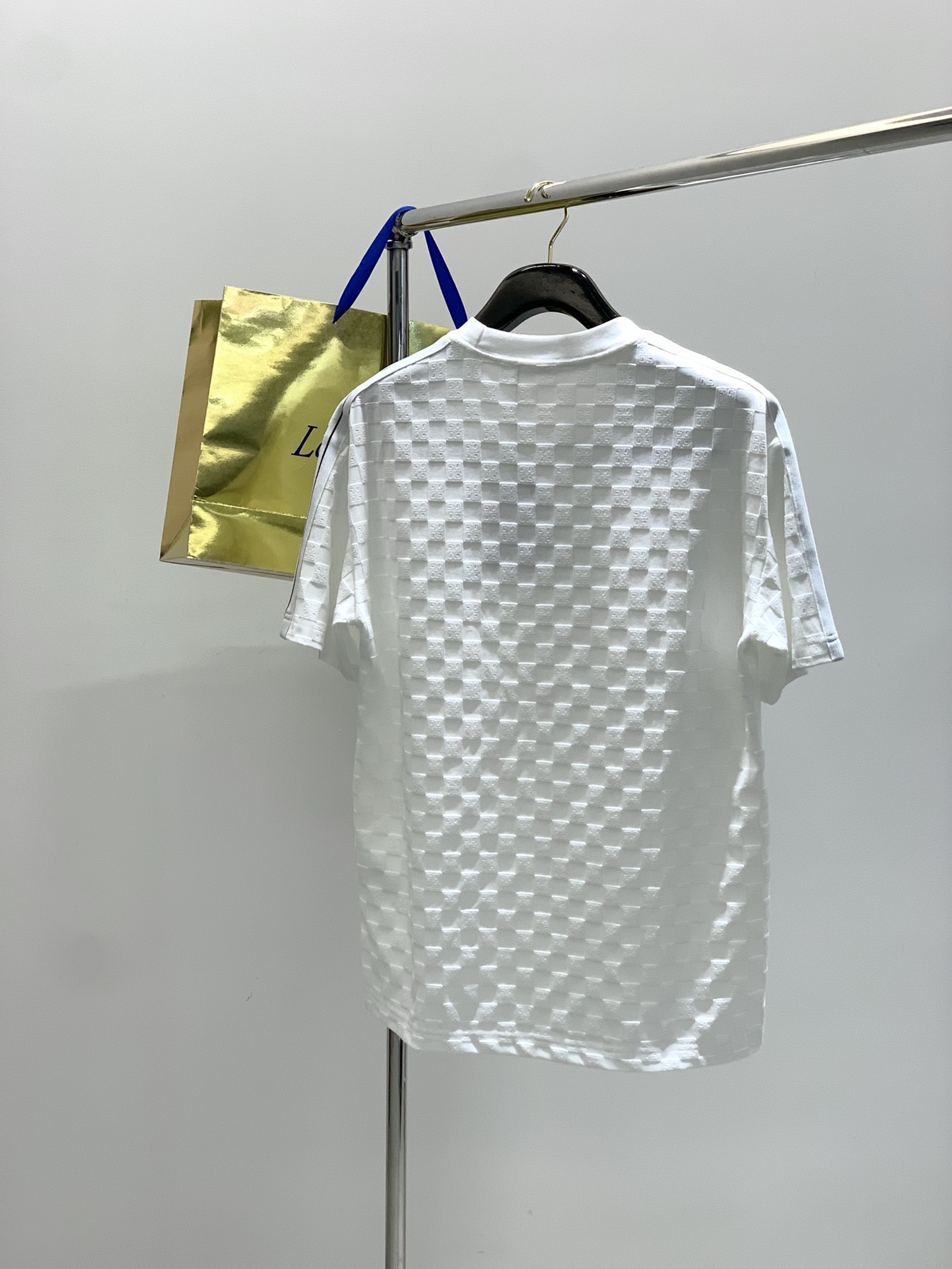 High-End Embroidered White Suit Set with Classic Typography Design, Sizes M-4XL - 图片 2