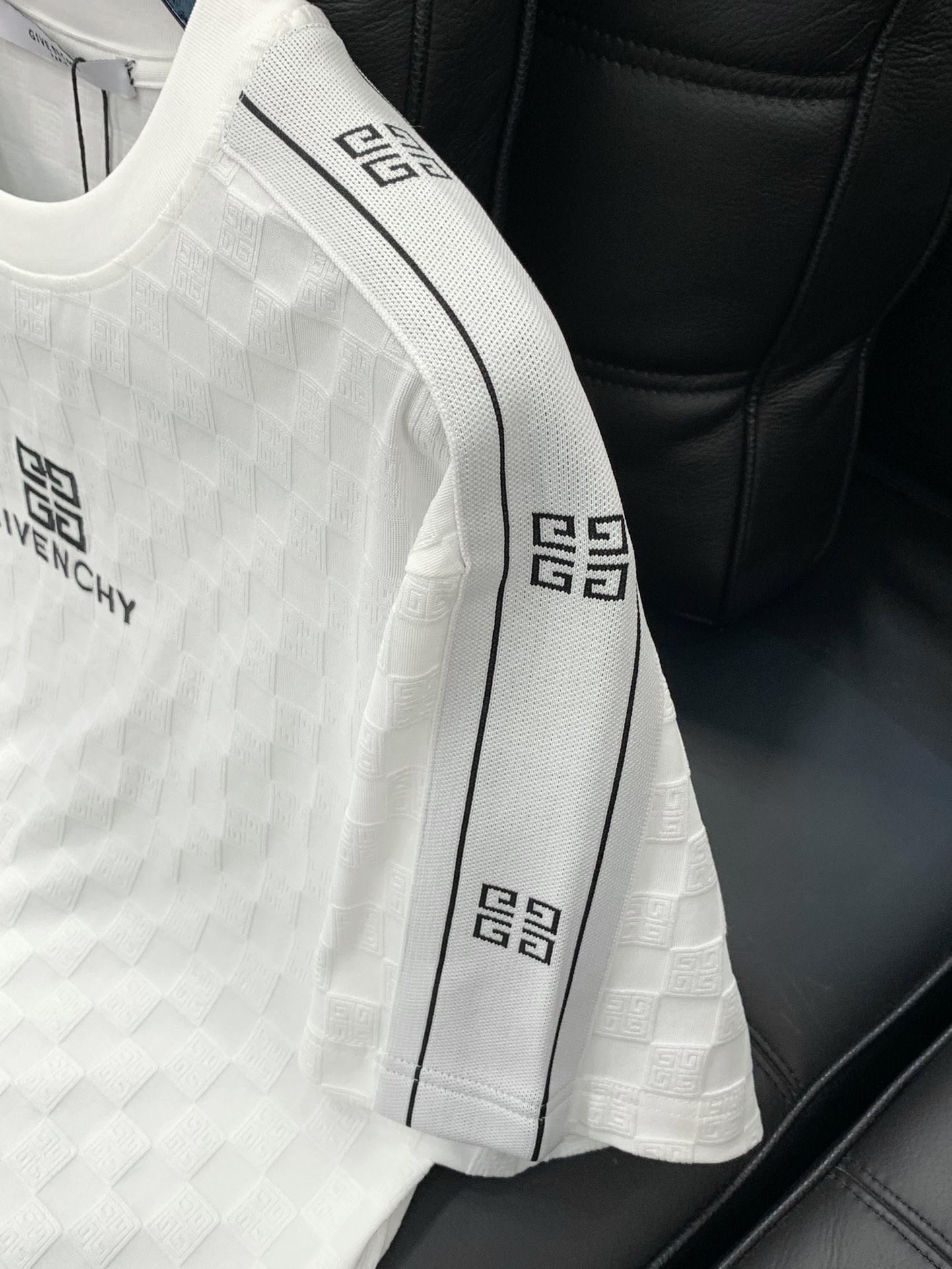 High-End Embroidered White Suit Set with Classic Typography Design, Sizes M-4XL - 图片 5