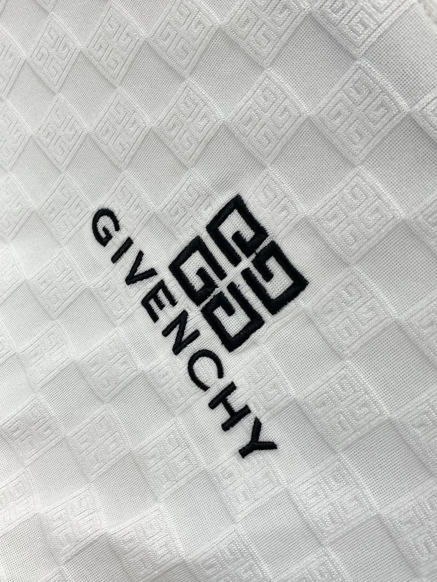 High-End Embroidered White Suit Set with Classic Typography Design, Sizes M-4XL - 图片 6