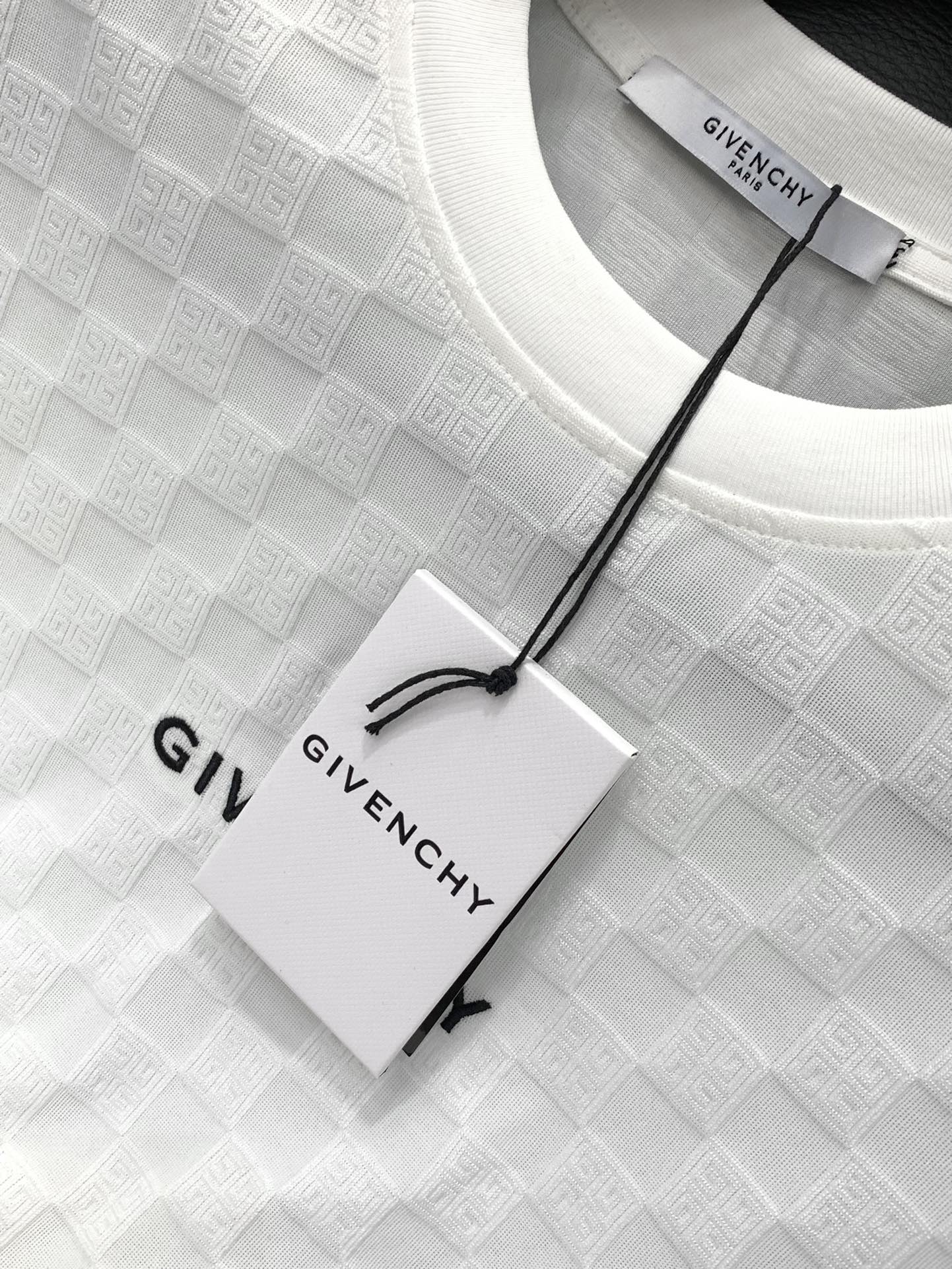 High-End Embroidered White Suit Set with Classic Typography Design, Sizes M-4XL - 图片 7