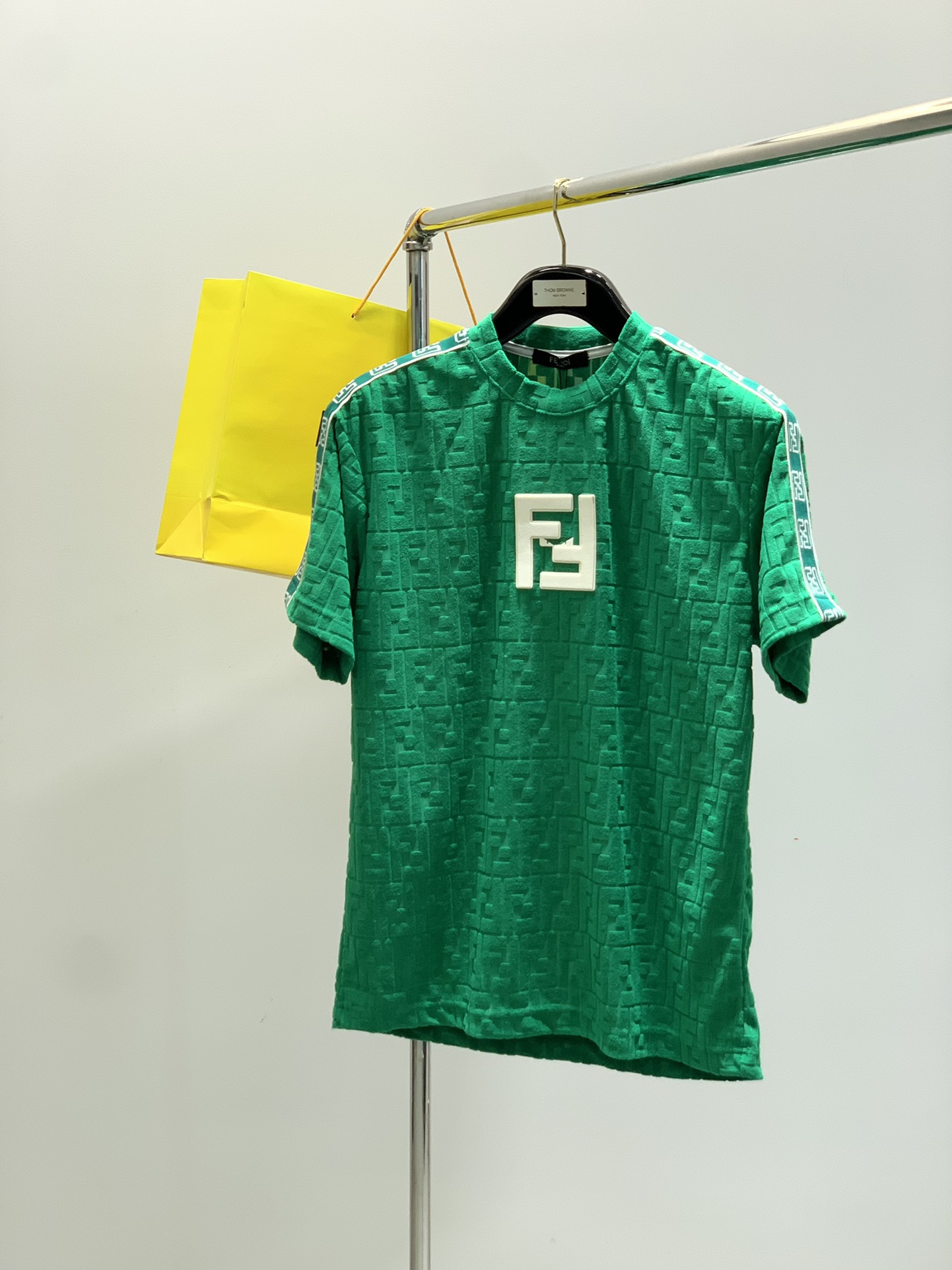 Fenti’s Latest Green Suit: High-End Embroidery and Classic Design in M-4XL Sizes