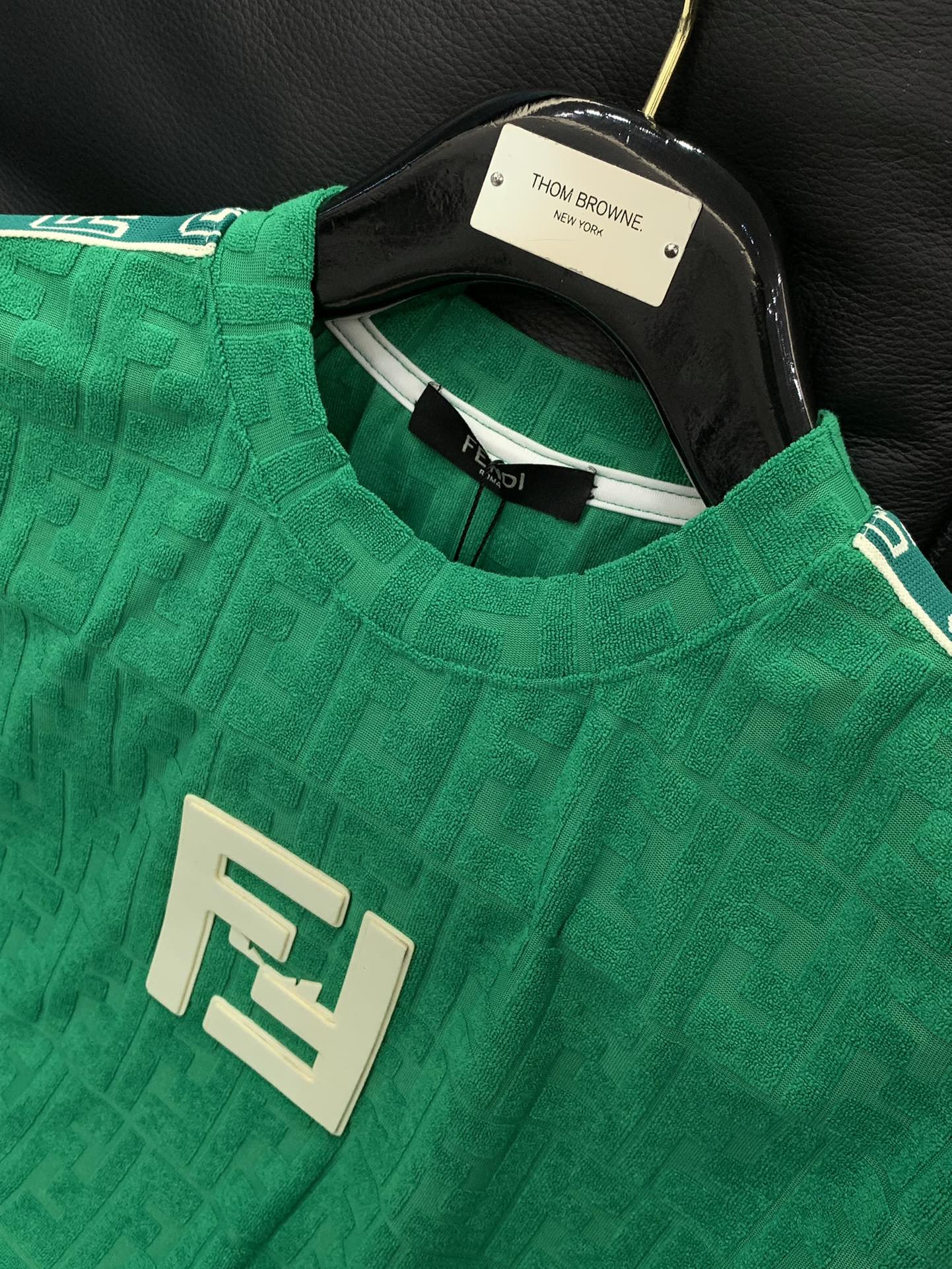Fenti’s Latest Green Suit: High-End Embroidery and Classic Design in M-4XL Sizes - 图片 4