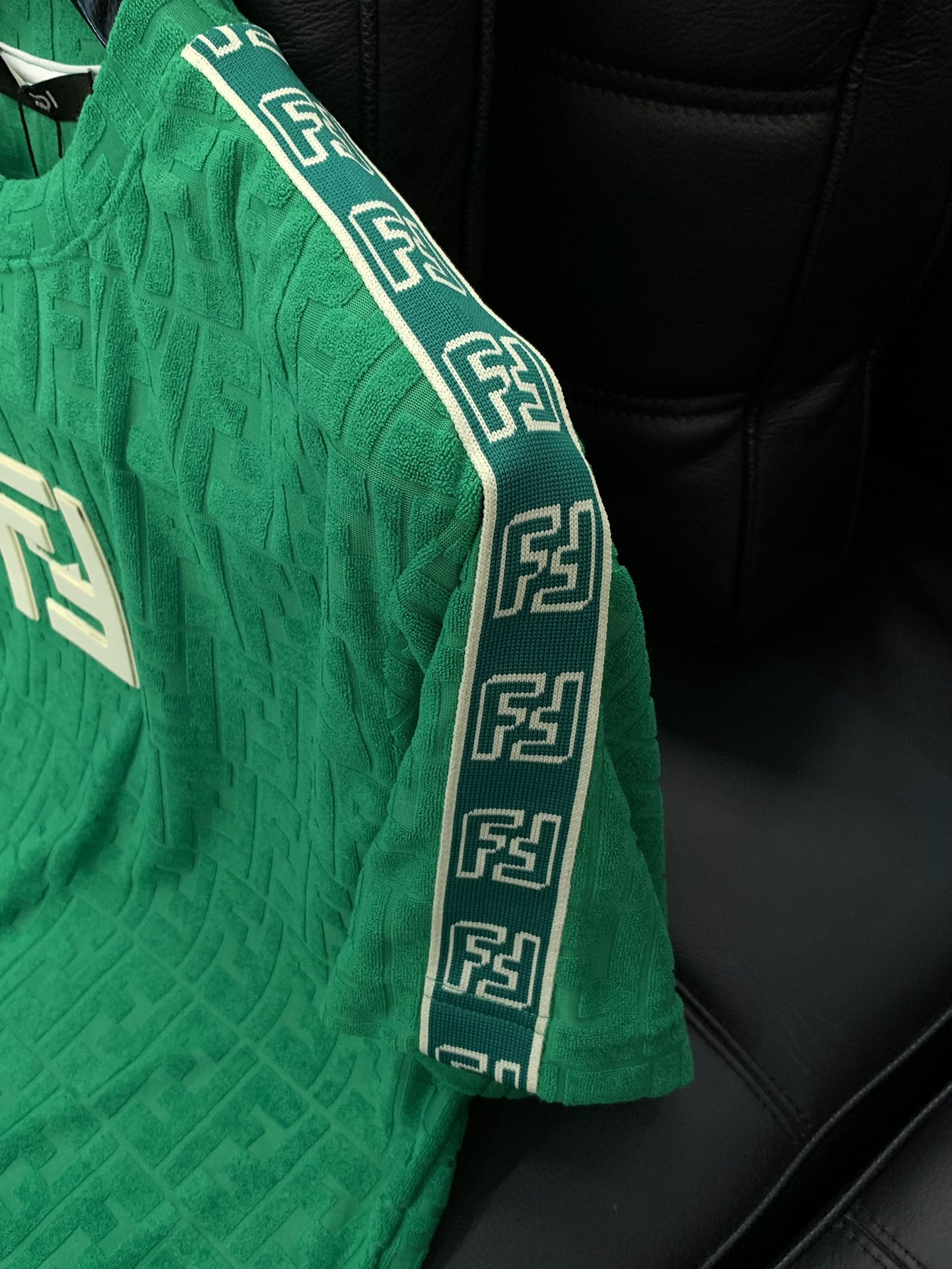 Fenti’s Latest Green Suit: High-End Embroidery and Classic Design in M-4XL Sizes - 图片 5