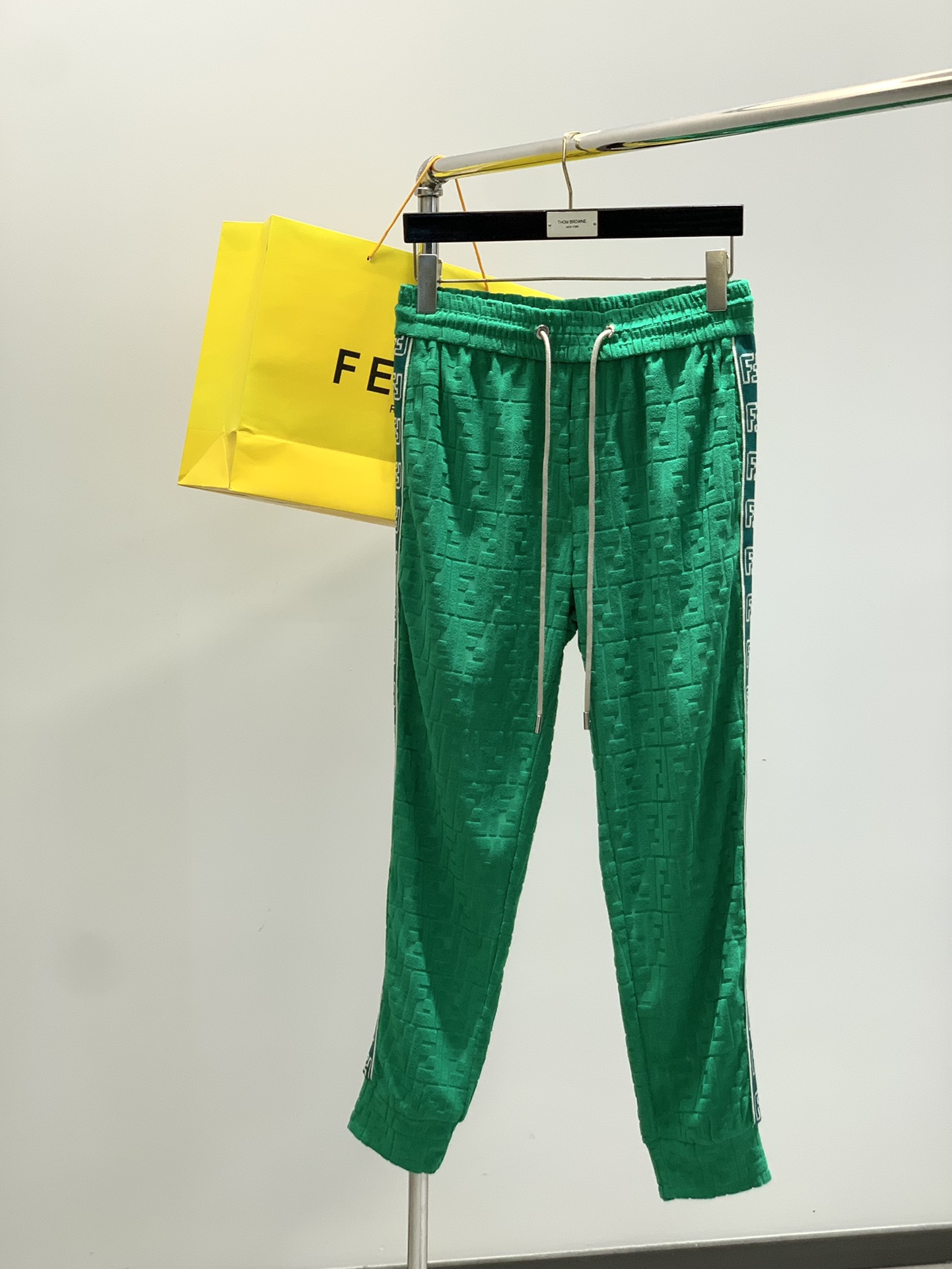 Fenti’s Latest Green Suit with High-End Embroidery Techniques in Classic Design