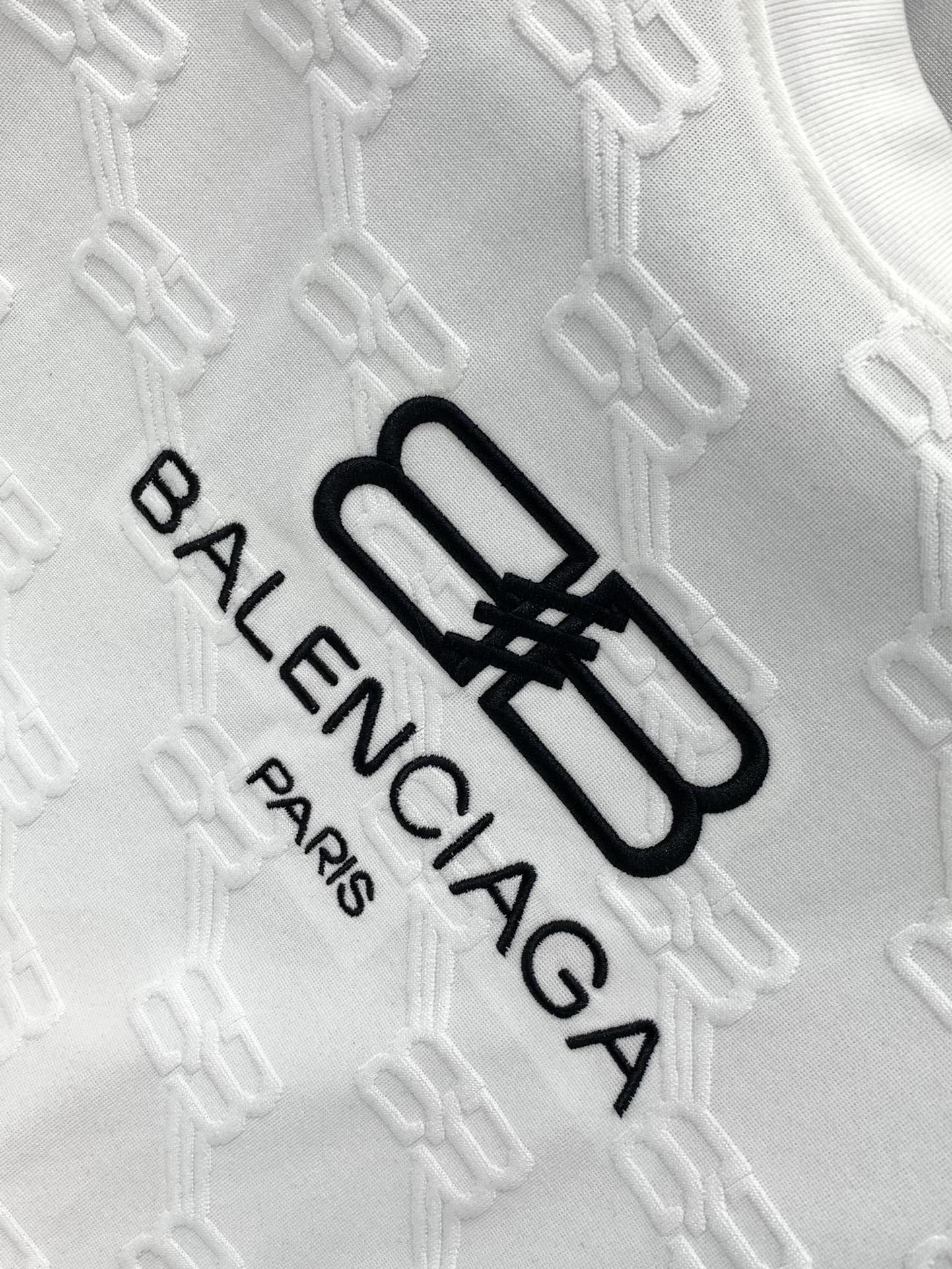 Paris Family’s Latest White Suit: High-End Embroidery in Classic Design - 图片 6