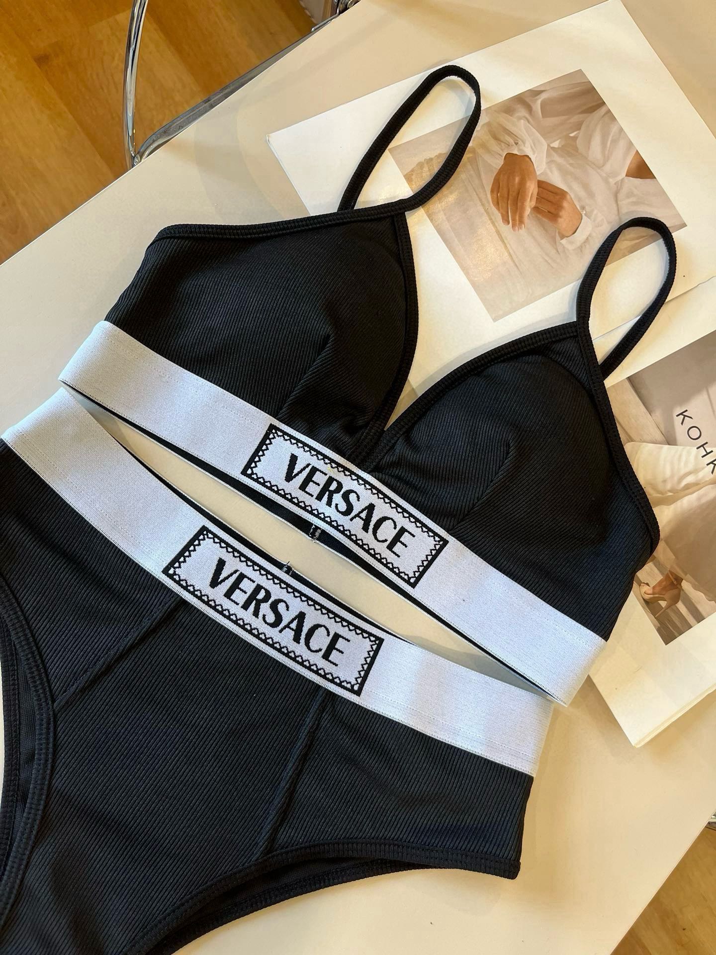  🆕
Versac*新款织带比基尼分体泳衣套装 黑色白色ＳＭＬ