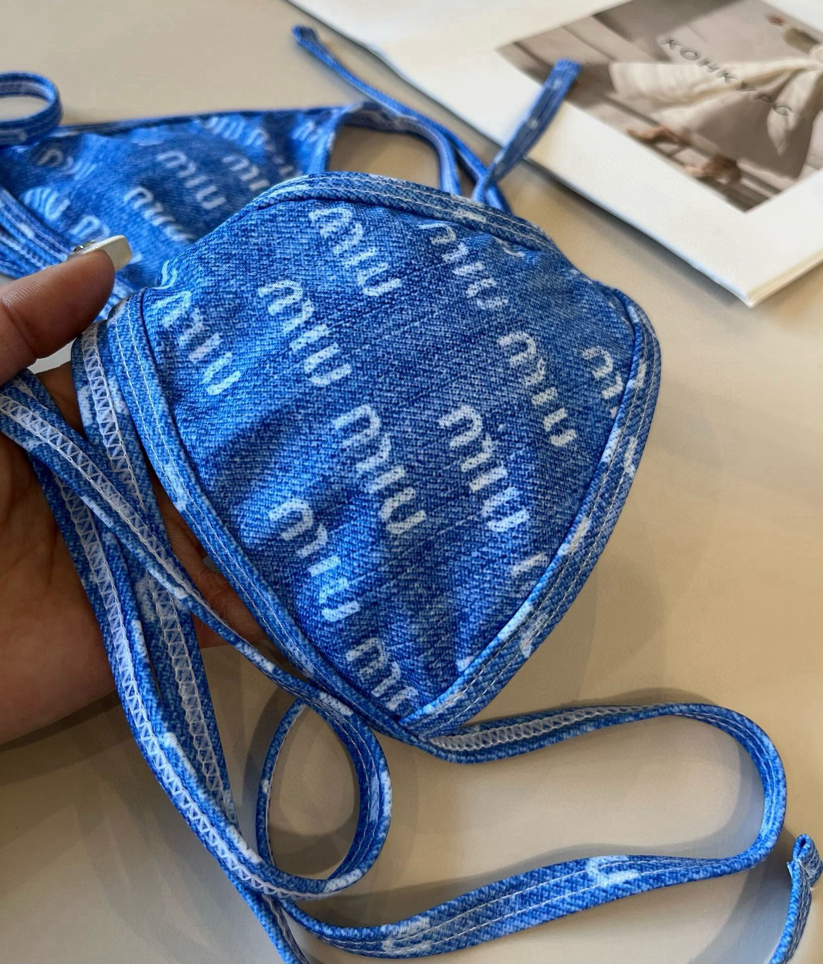  🆕 
miumiu缪缪新款比基尼😍🥰适合多种场景的游泳衣🏊‍♀️海边 游泳池 温泉 水上乐园 漂流都可