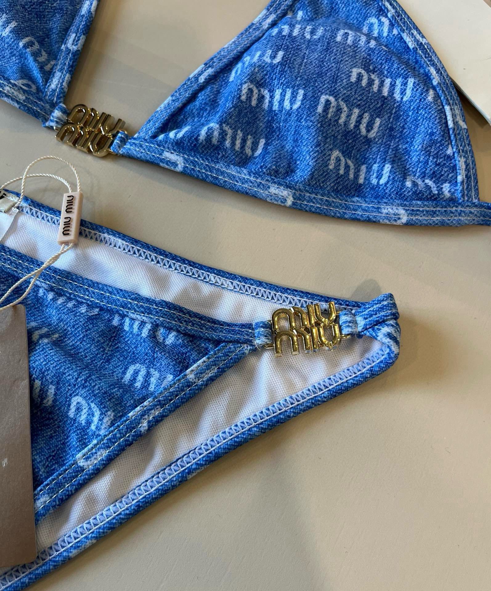  🆕 
miumiu缪缪新款比基尼😍🥰适合多种场景的游泳衣🏊‍♀️海边 游泳池 温泉 水上乐园 漂流都可