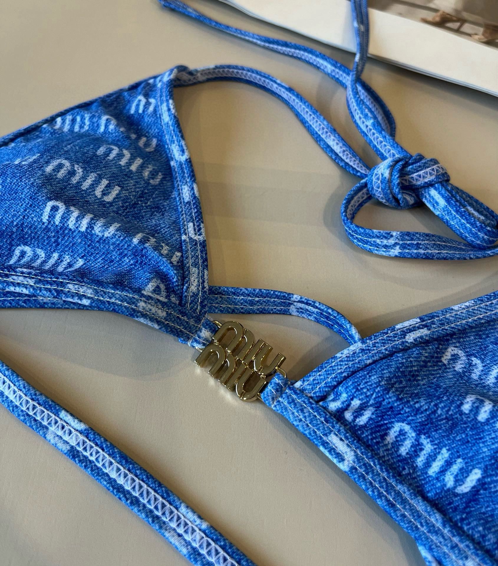  🆕 
miumiu缪缪新款比基尼😍🥰适合多种场景的游泳衣🏊‍♀️海边 游泳池 温泉 水上乐园 漂流都可