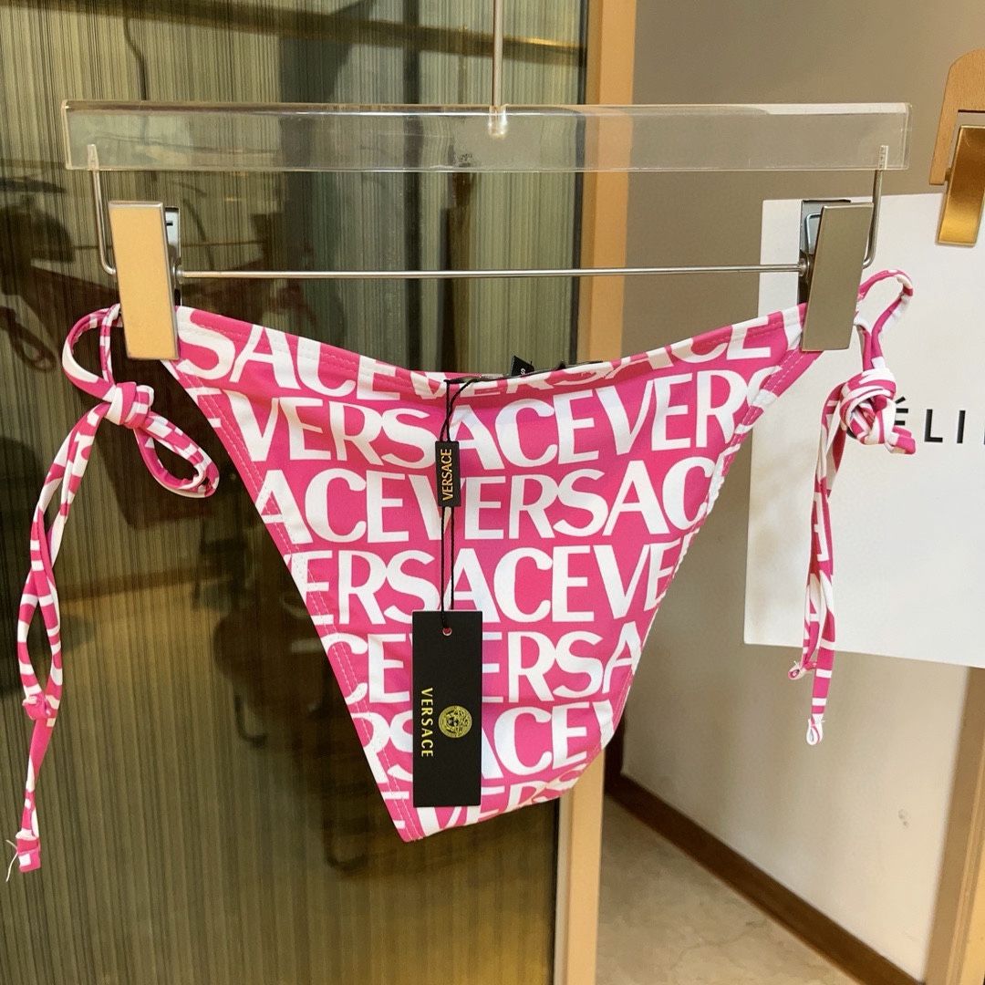  🆕
范思哲比基尼👙👙❤️😍🥰适合多种场景的游泳衣🏊‍♀️海边 游泳池 温泉 水上乐园 漂流都可以😌内搭