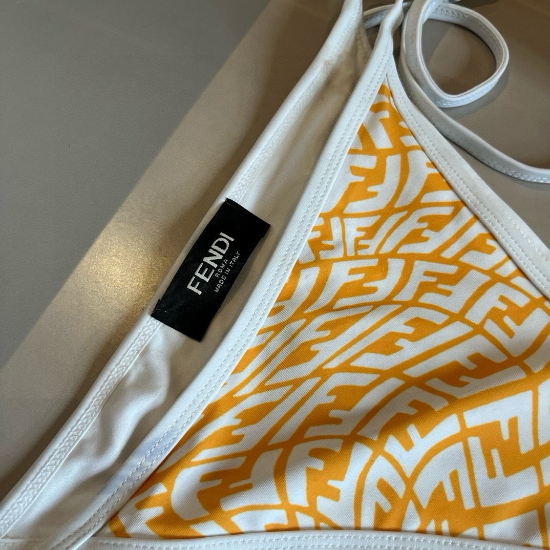  🆕
FD芬迪比基尼👙❤️😍🥰适合多种场景的游泳衣🏊‍♀️海边 游泳池 温泉 水上乐园 漂流都可以😌内搭