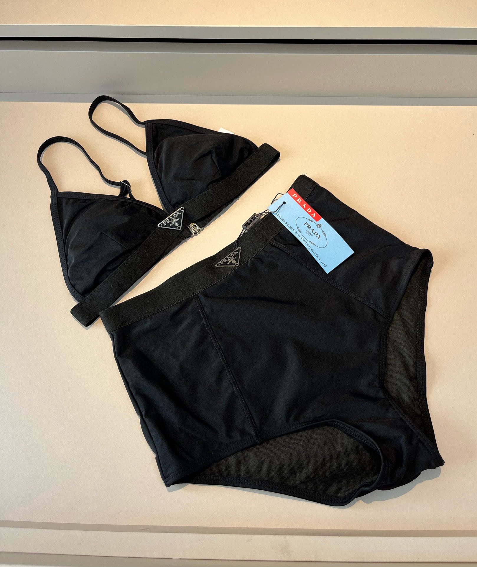 。
PRADA普拉达新款比基尼泳衣，分体比基尼👙，S M L XL
