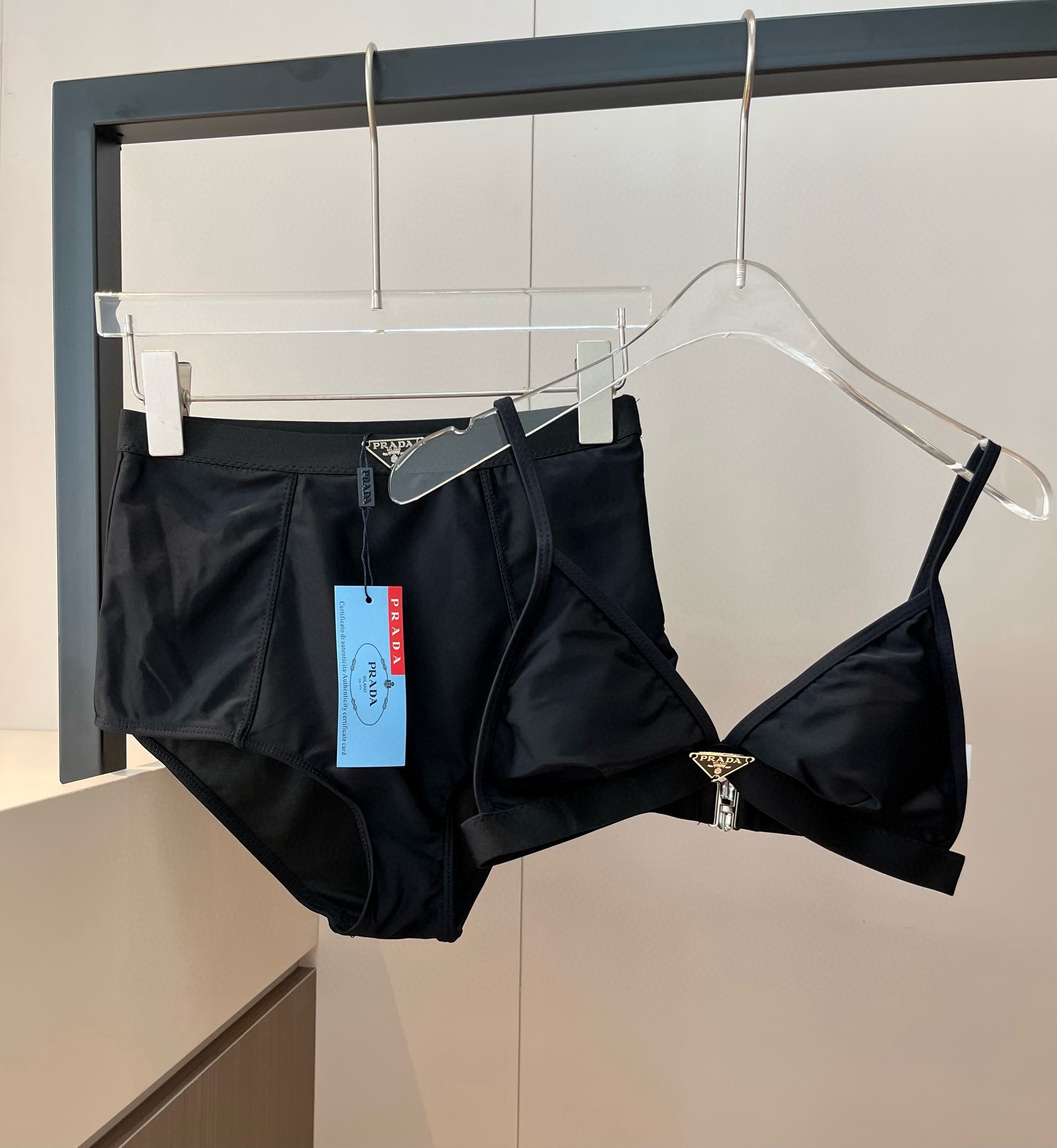 。
PRADA普拉达新款比基尼泳衣，分体比基尼👙，S M L XL