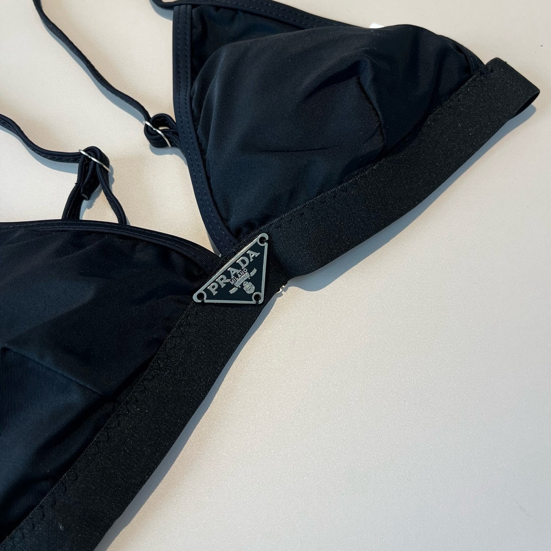。
PRADA普拉达新款比基尼泳衣，分体比基尼👙，S M L XL