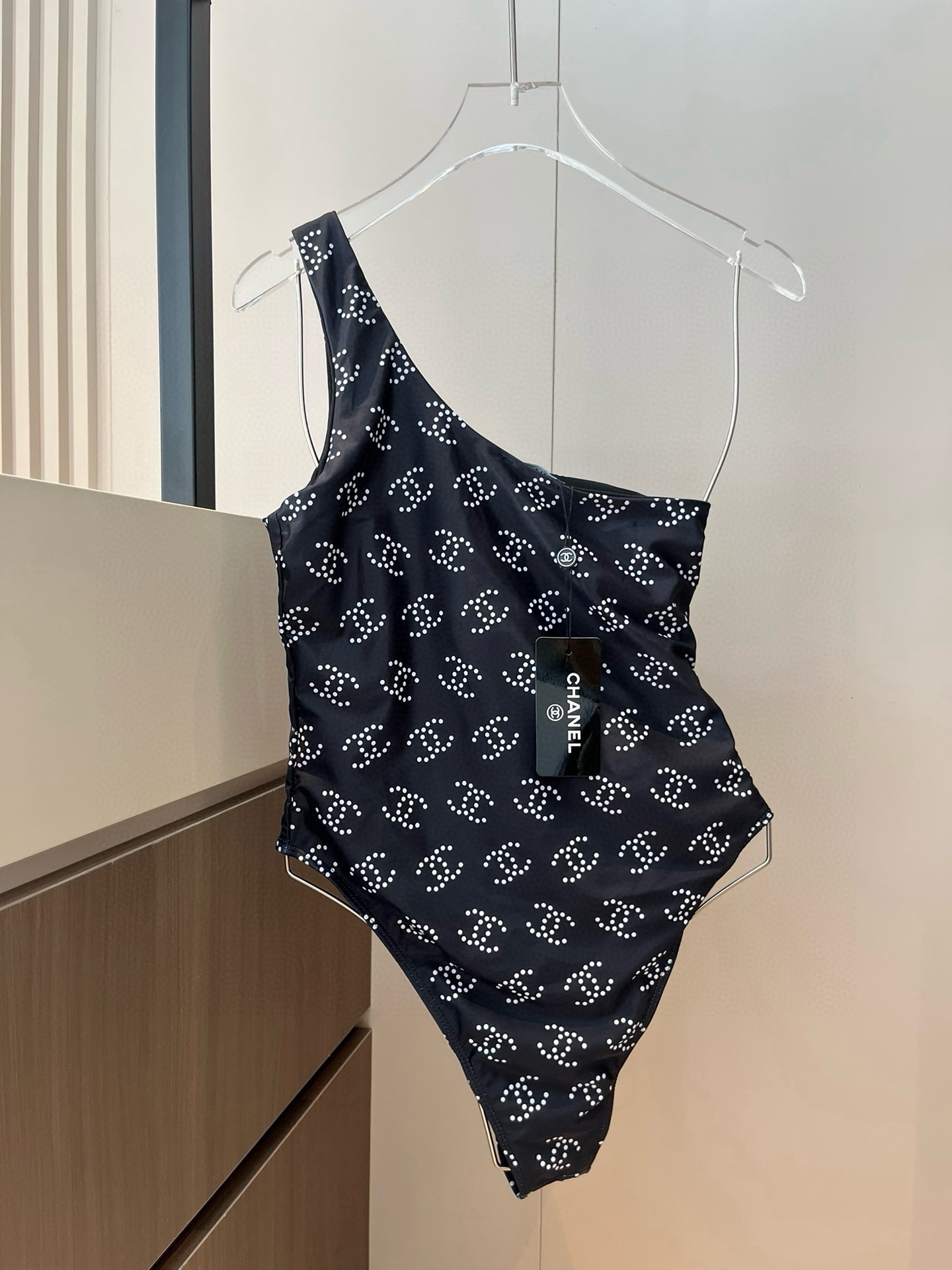  🆕
Chanel 香奈儿连体泳衣 😍🥰适合多种场景的游泳衣🏊‍♀️海边 游泳池 温泉 水上乐园 漂流都
