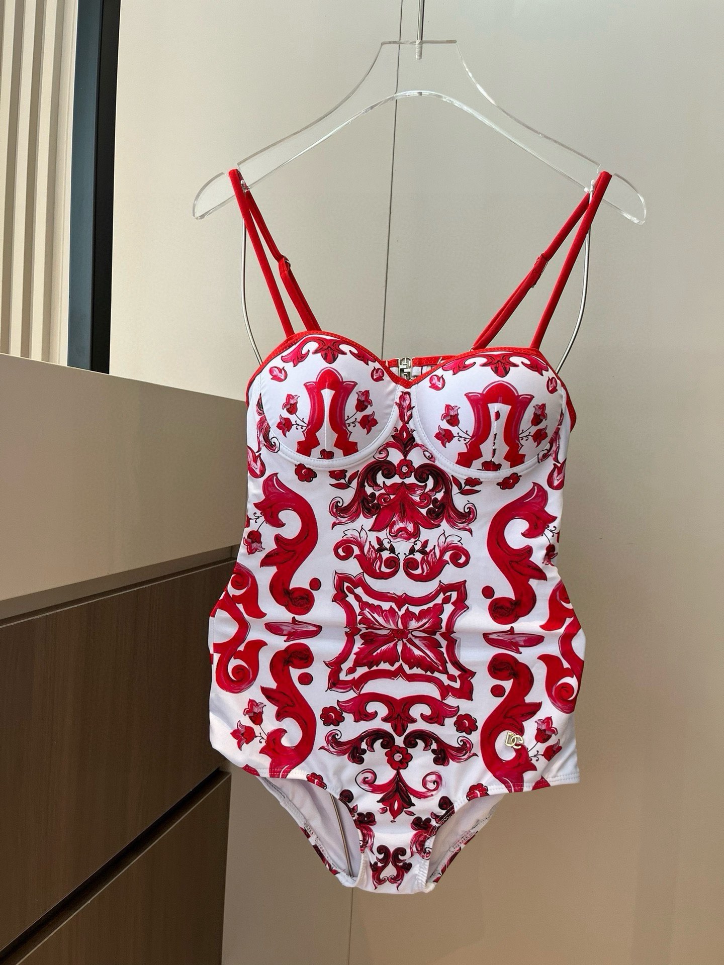  🆕
D&G连体带钢圈泳衣👙❤️😍🥰适合多种场景的游泳衣🏊‍♀️海边 游泳池 温泉 水上乐园 漂流都可以