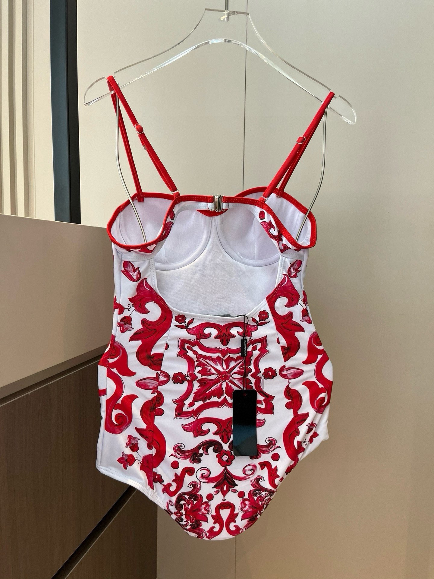  🆕
D&G连体带钢圈泳衣👙❤️😍🥰适合多种场景的游泳衣🏊‍♀️海边 游泳池 温泉 水上乐园 漂流都可以
