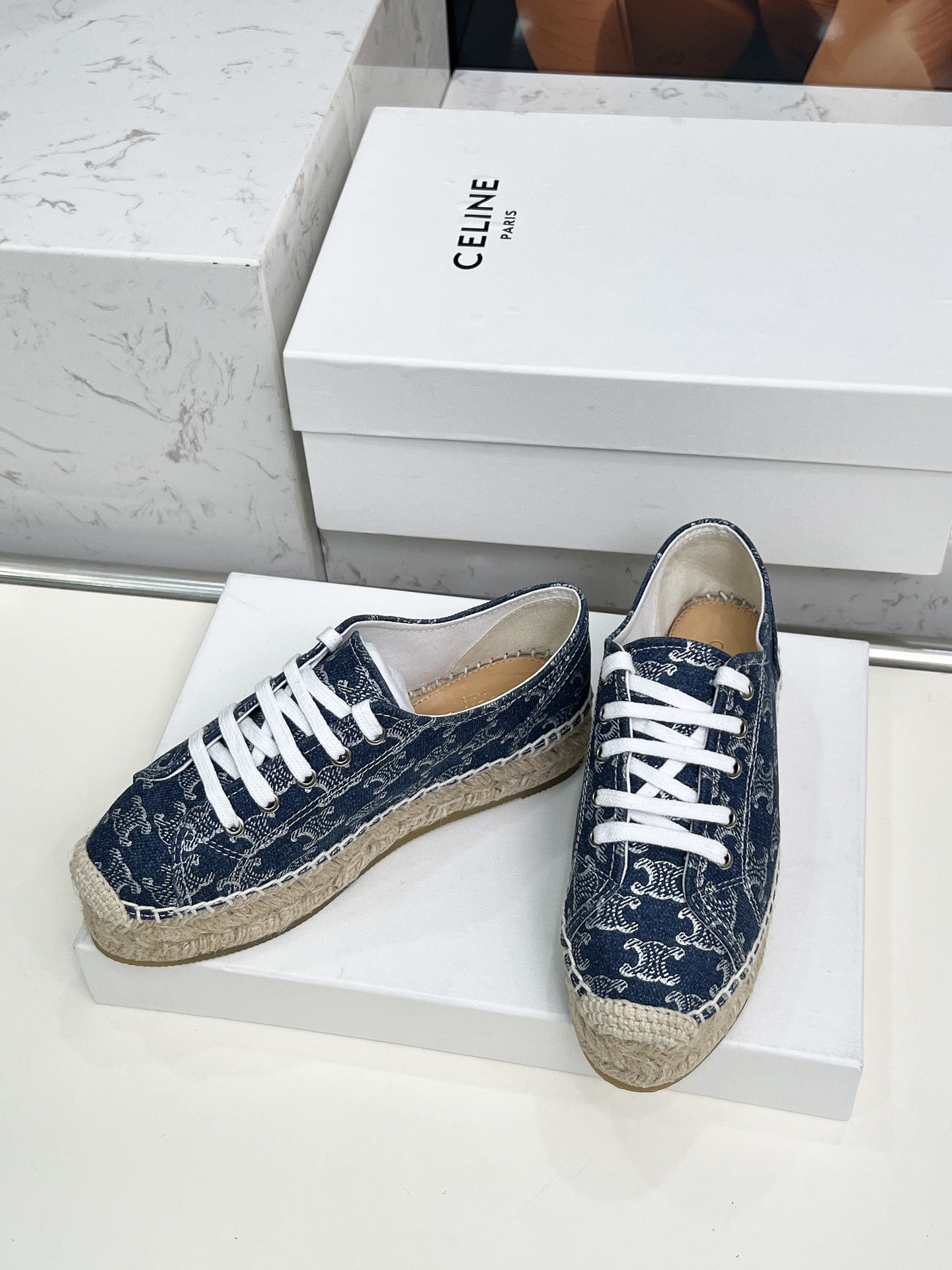 Celine Selin Red Weed Shoes: Classic Design with Visible Brand Tone - 图片 8