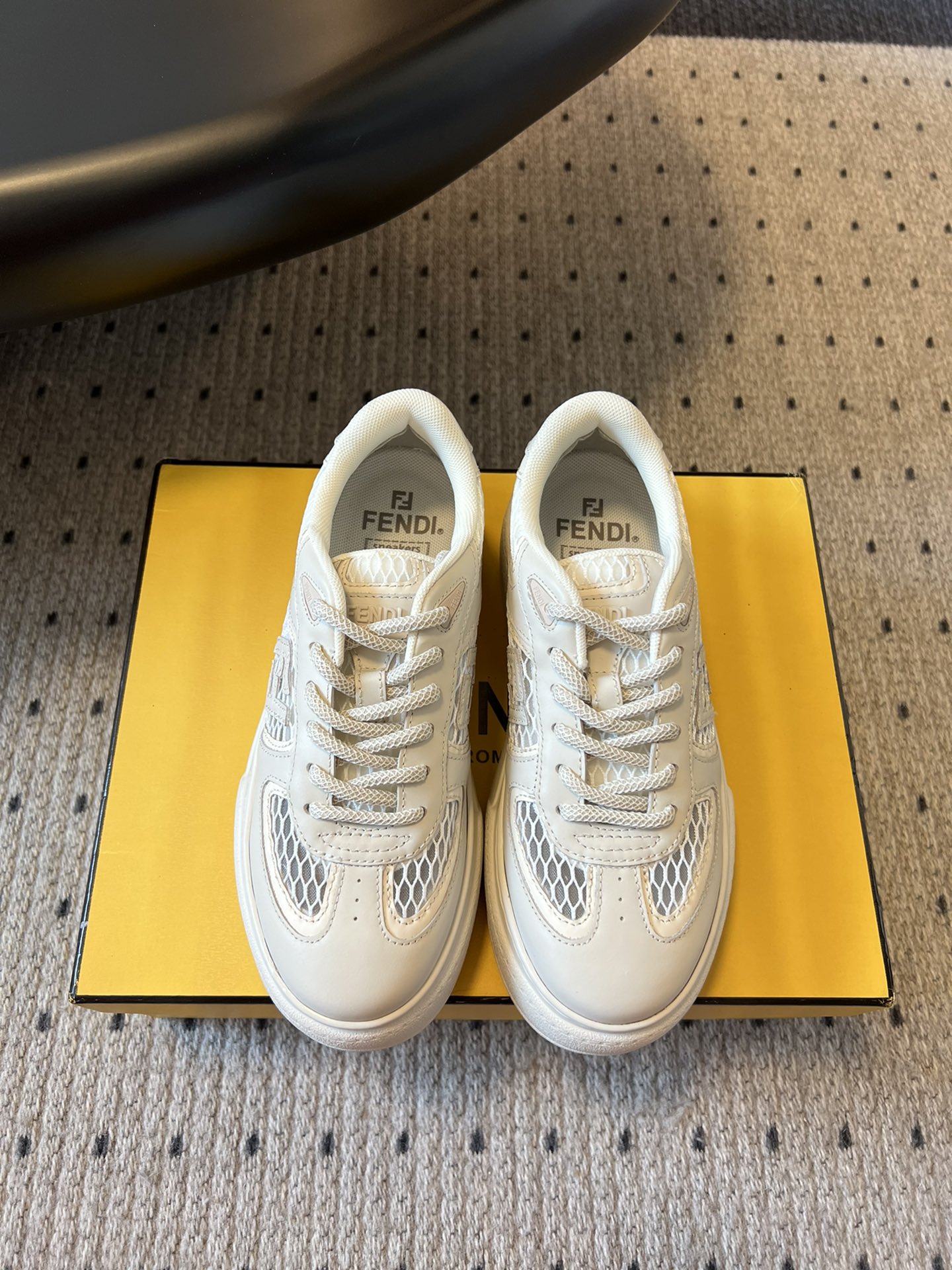 NO:448073,Fend* Fend* Latest thick-soled casual sneakers FD thick-soled match Upgraded new model Full-leather splicing FF retro design Super good-looking and versatile upper film/cowhide surface splicing combination The side raised double F logo inner lining is breathable and versatile. Original TPU outsole upper breathable mesh + cowhide inner lining mesh cloth Outsole original foam sole SIZE35-40 size (40 customization), casual shoes/sports shoes, fendi, fendi, sneakers, cowhide19860909Fend* 芬迪 最新款厚底板休闲运动鞋 FD 厚底match 升级新款 全皮面拼接 新鲜血液注入加FF复古的设计 超好看百搭 鞋面胶片/牛皮面拼接组合 侧面凸起的双F logo内里采用透气布里 轻便 舒适百搭 原版TPU大底 鞋面透气网面+牛皮 内里网布 大底原版发泡大底 SIZE35-40码（40定制）,休闲鞋/运动鞋,fendi,fendi,sneakers,cowhide,Women's Shoes