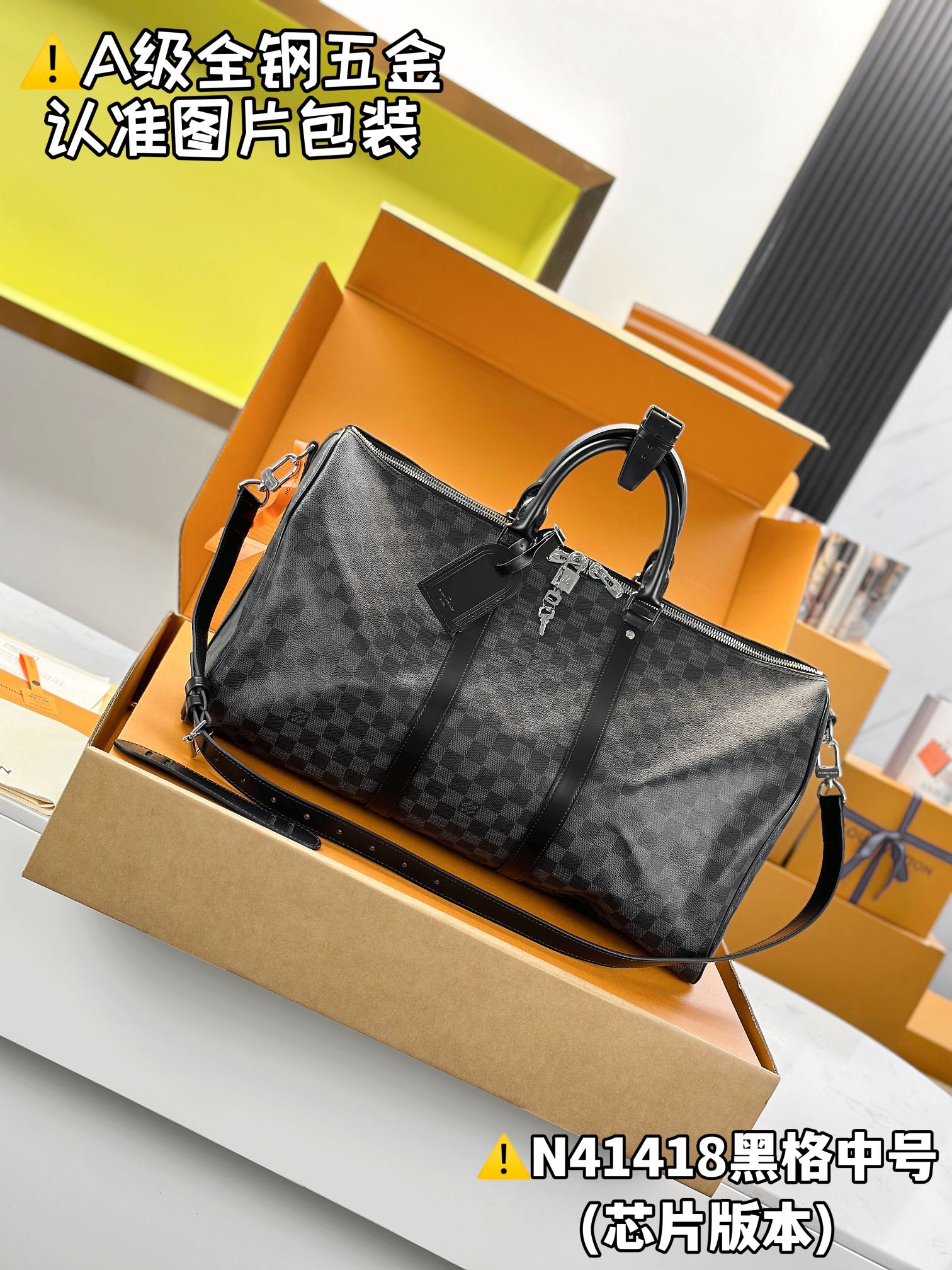 NO:551772,N41418 black grid medium size [original all-steel 163 chip with full set of counter packaging] KEEPALL BANDOULIRE 50 travel bag Keepall 50 travel bag, made of the new iconic Monogram Eclipse canvas. Since the year, Keepall  This series of bags has accompanied generations of travelers around the world. This new version of the travel bag is equipped with multiple comfortable leather handles, a strap for casual cross-body wear and a shiny padlock, making it a companion for short trips. 50 x 29 x 22 cm (length x height x width).101121200,19860909N41418黑格中号【原厂全钢 163芯片 配全套专柜包装】 KEEPALL BANDOULIRE 50 旅行袋 Keepall 50 旅行袋,由全新标志性 Monogram Eclipse 帆布裁制而成.自 年以来,Keepall 系列包袋陪伴着一代又一代的旅行者云游四海.此款新版旅行袋配有多个提握舒适的皮革手柄、一条适用于闲适斜挎的包带以及一个闪亮的挂锁,短途旅行的伴侣. 50 x 29 x 22 厘米(长度 x 高 x 宽).101121200,,Bag