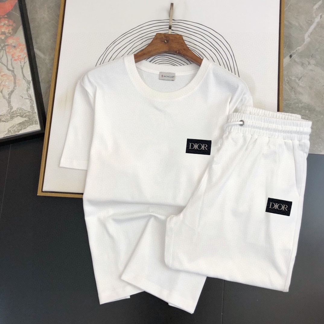 Dior 品牌【DIOR 迪奥】 2025新款男士短袖短裤套装 销售 市面高端版本 手感细腻柔软 让你穿着更加舒适 立体裁剪版型超赞 尺码:M-5XL下单请报身高体重