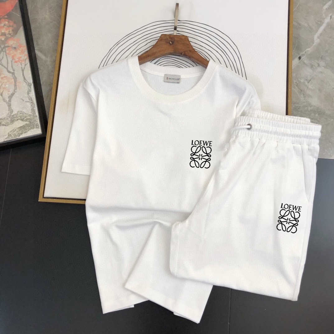 Loewe 品牌【LOEWE罗意威】 2025新款男士短袖短裤套装 销售 市面高端版本 手感细腻柔软 让你穿着更加舒适 立体裁剪版型超赞 尺码:M-5XL下单请报身高体重