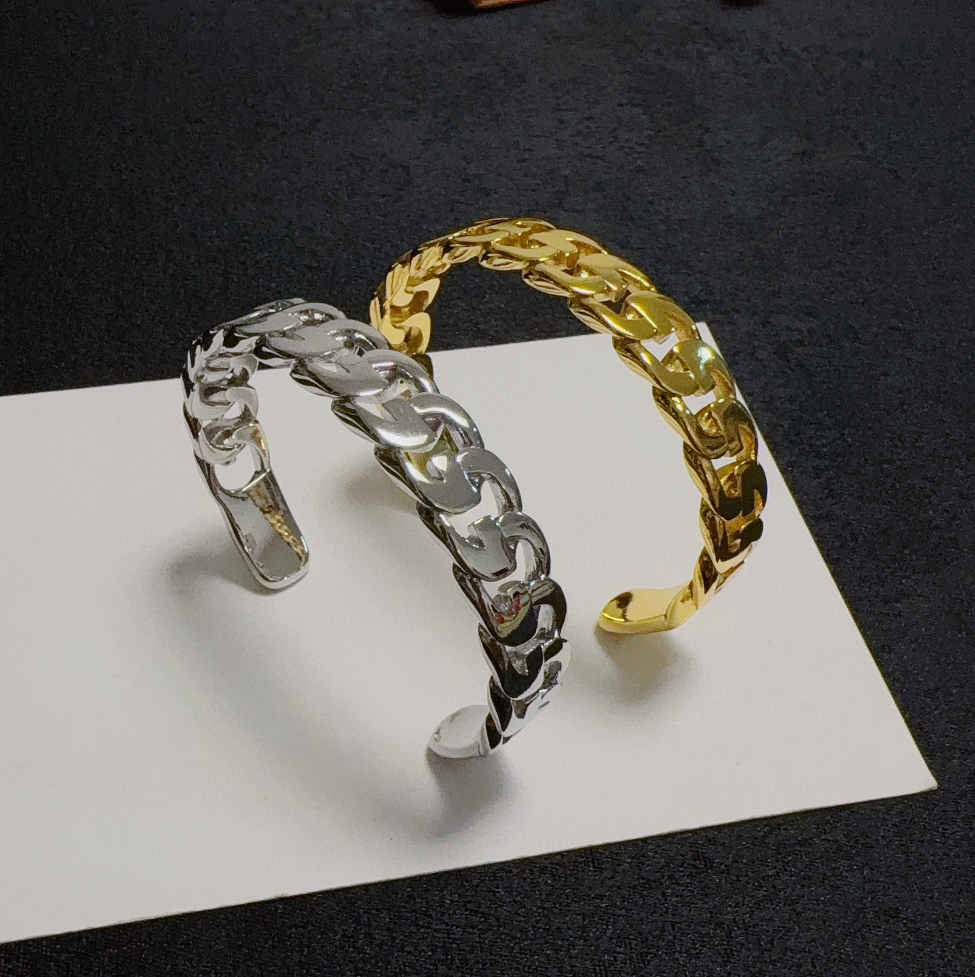 “Givenchy Blanche Sculptural Sculpture: £240 Quality Bars for Fashionable Families” - 图片 3