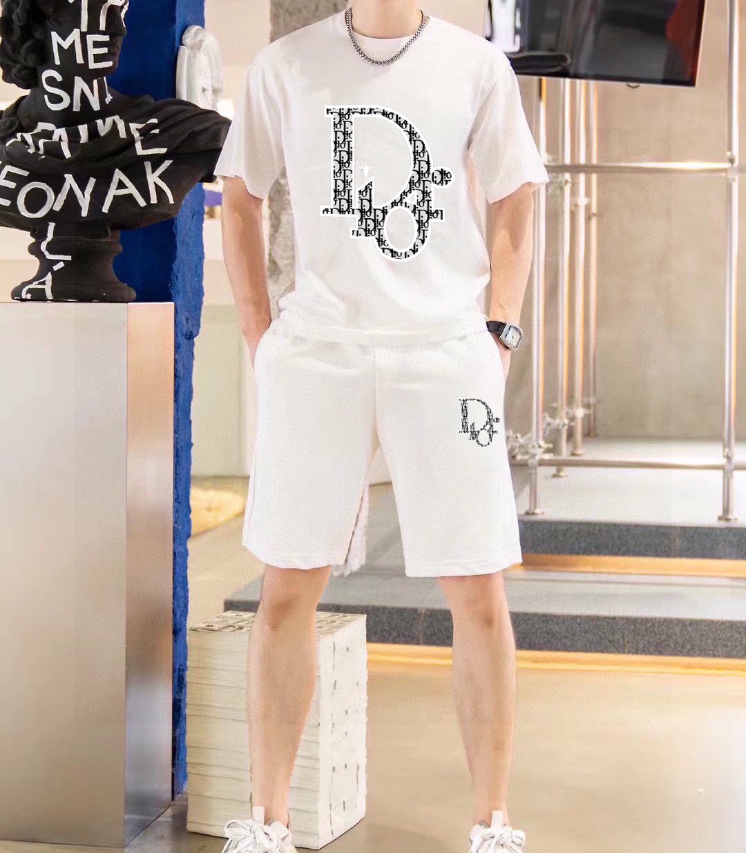 Dior 品牌【DIOR 迪奥】 2025新款男士短袖短裤套装 销售 市面高端版本 手感细腻柔软 让你穿着更加舒适 立体裁剪版型超赞 尺码:M-5XL下单请报身高体重
