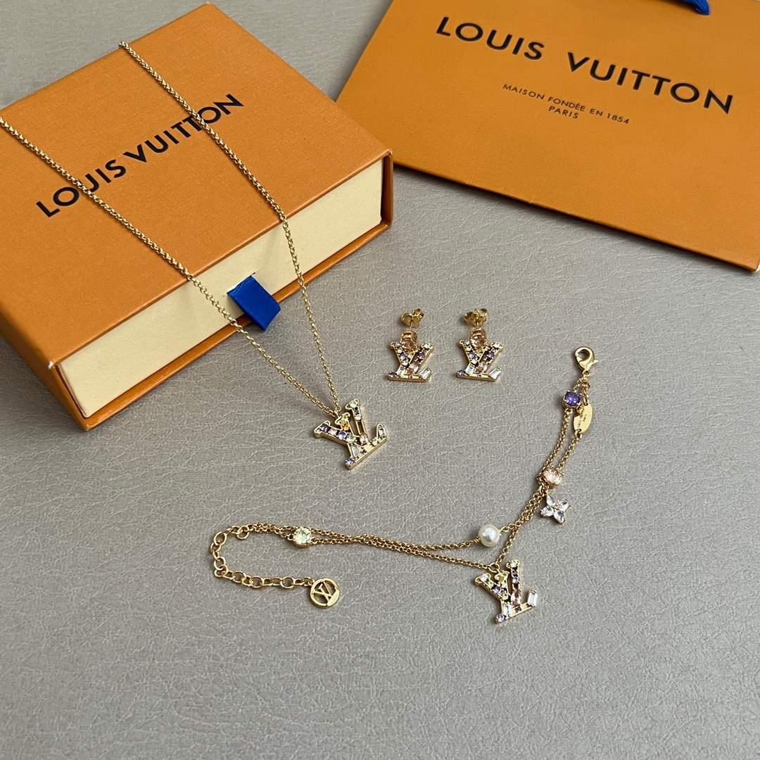  原单货 LV 耳钉🔹🔹Louis Vuitton 路易威登 🔹专柜一致材质 火爆款出货 设计独特 复古