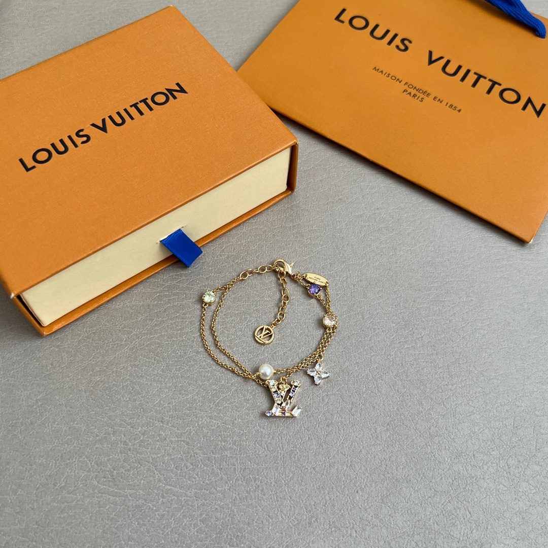  原单货 LV 手链🔹🔹Louis Vuitton 路易威登 🔹专柜一致材质 火爆款出货 设计独特 复古