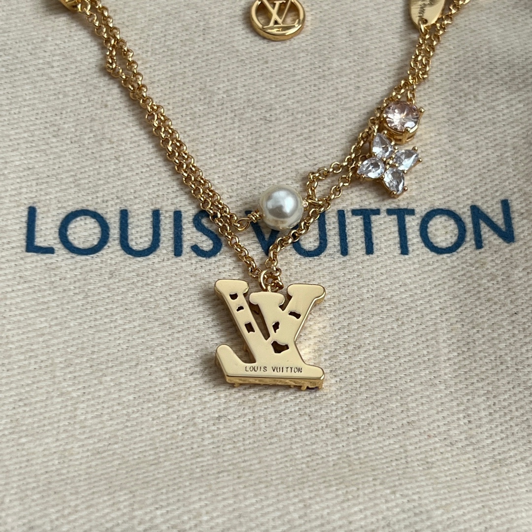  原单货 LV 手链🔹🔹Louis Vuitton 路易威登 🔹专柜一致材质 火爆款出货 设计独特 复古