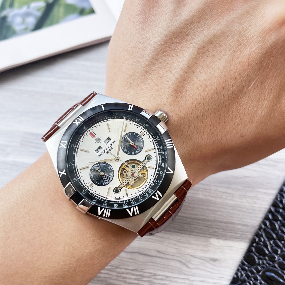 NO:338956,White gold Patek Philippe. Boutique men's watches, noble and elegant, gentlemanly style, excellent quality, and hot-selling throughout the city. They use fully automatic mechanical movement, top-grade 316 stainless steel case, imported calfskin strap, super mineral mirror, diameter 42mm, patek philippe, cowhide19860909白 金.百达翡丽.精品男士腕表 尊贵大气,绅士风范,卓越品质,热卖全城.采用全自动机械机芯,顶级316精钢表壳,进口小牛皮表带,矿物质超强镜面,直径42mm,,patek philippe,cowhide,Watch