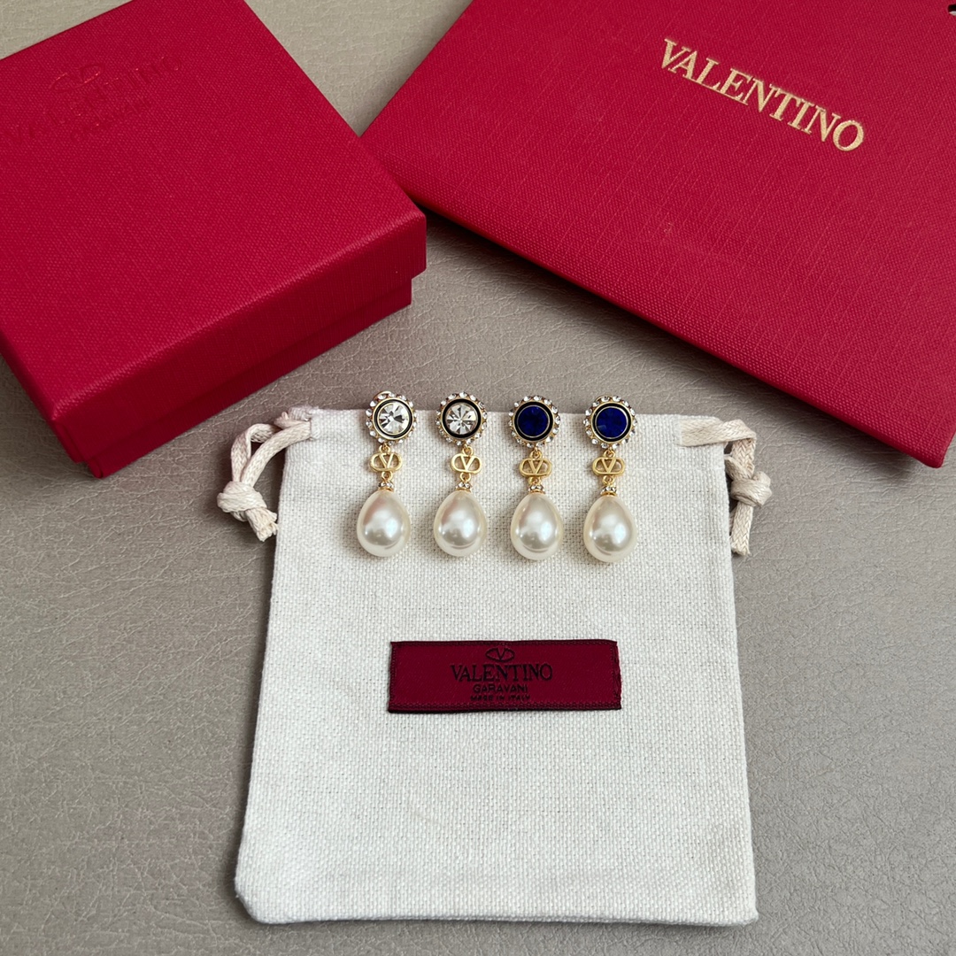  Valentino 华伦天奴 耳钉💫重磅新品火爆网络来了 简约大方  时尚百搭。