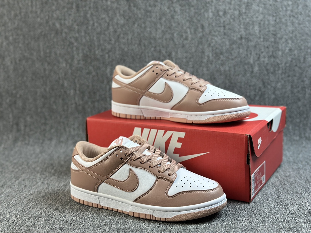 本地() AY性价比 NK Dunk Low 玫瑰粉 圈内最强性价比 全套惠州原厂楦头原纸板数据档案倾力打造 极致还原 匹配率百分之九十九 无解鞋型 御用原厂Sadesa D7 皮料 细纹质感排气孔完全一致 广东原厂配套原盒原标 鞋盒分三个尺码段 原厂冲刀 超高清洁度 全鞋零毛边皮料切割 采用原厂百宏鞋带以及原厂百宏织唛舌标 内标可供原厂几率过验 进口原装条纹中底布 四线拉帮白色点胶 原厂拉帮手法遵循公司 原厂电绣 针数密度一致 全鞋134处细节 逐一对比 追求零偏差 出货即市场巅峰 货号:DD1503 118