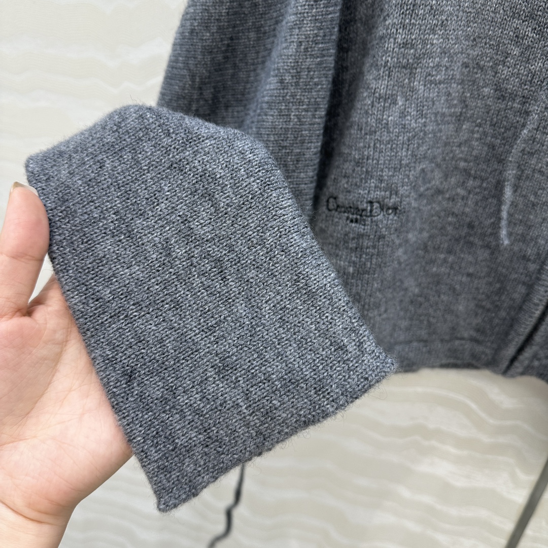 独家首发❤️高端原单品质🖤认准我家品质。Miss D重磅30羊绒🦙70羊毛连帽开衫小外套！软糯糯的质感细