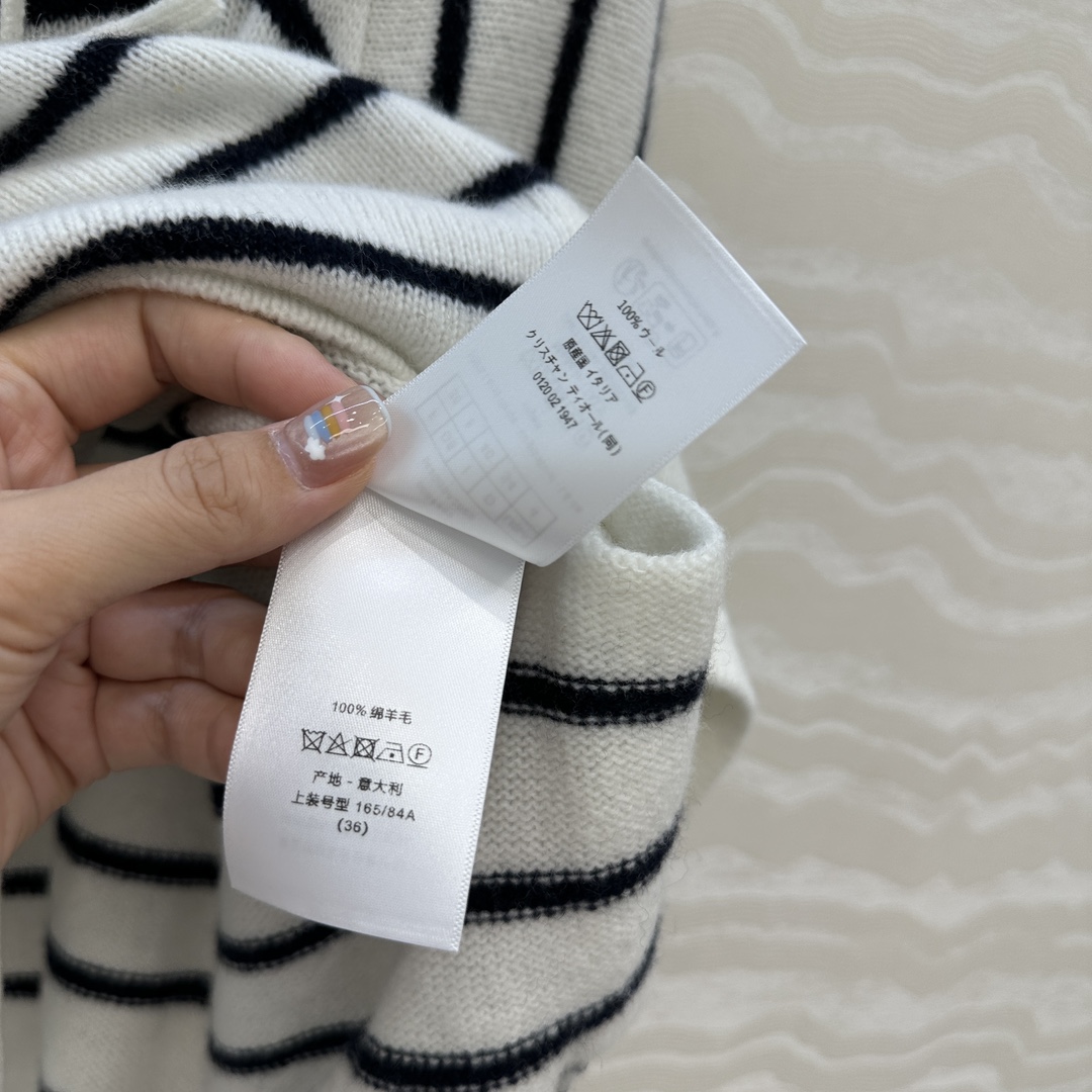 独家首发❤️高端原单品质🖤认准我家品质。Miss D重磅100%羊毛条纹连帽开衫小外套！软糯糯的质感细腻