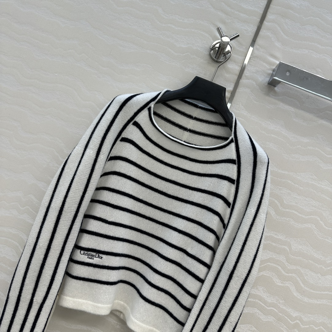 独家首发❤️高端原单品质🖤认准我家品质。Miss D重磅100%羊毛条纹毛衣！软糯糯的质感细腻舒适。白富
