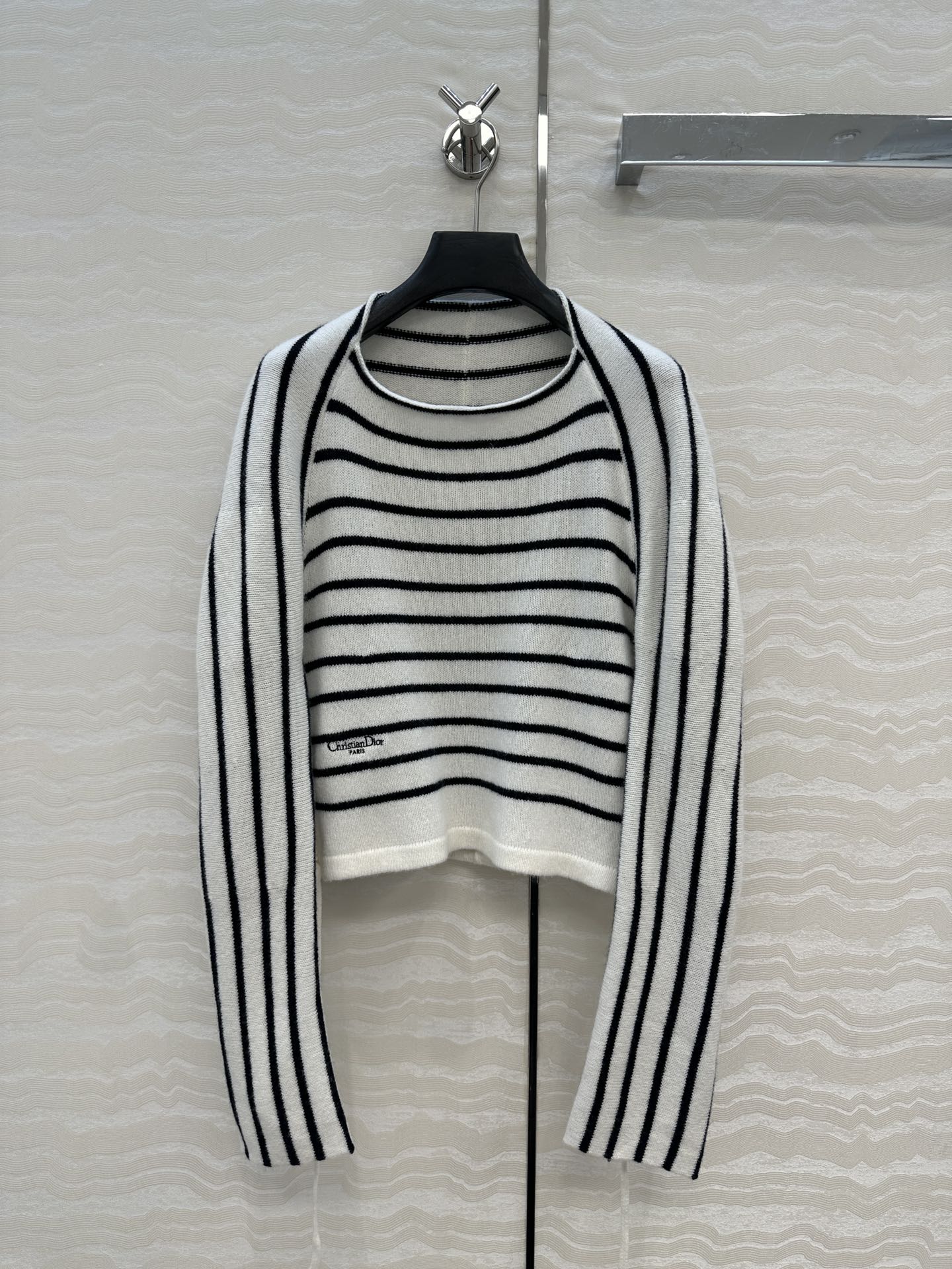 独家首发❤️高端原单品质🖤认准我家品质。Miss D重磅100%羊毛条纹毛衣！软糯糯的质感细腻舒适。白富