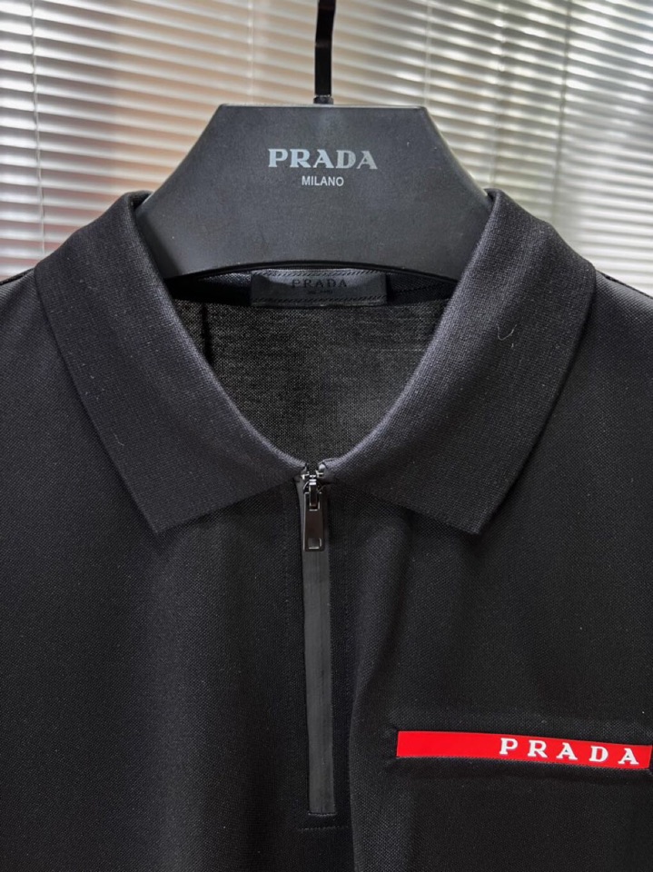  Prada 普拉达2025SS春夏新品男士翻领T恤Polo衫，客供府绸细珠地网眼丝光棉➕针织弹力棉.前