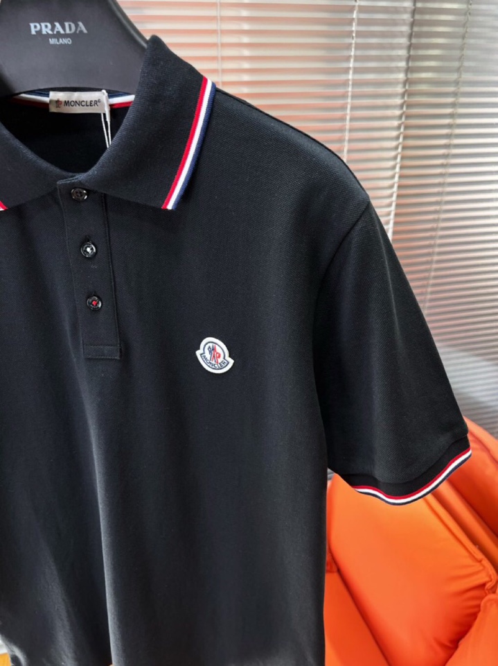  Moncler  蒙口25ss新款男士刺绣logo短袖翻领T恤Polo衫，进口纯棉珠地面料呈现。轻盈柔