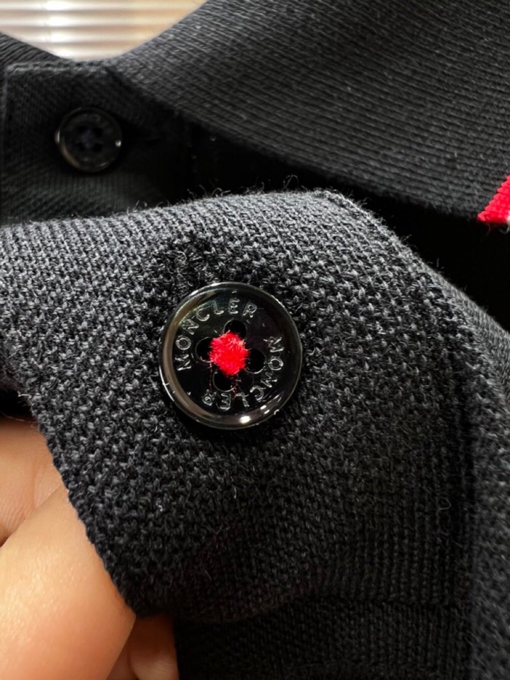  Moncler  蒙口25ss新款男士刺绣logo短袖翻领T恤Polo衫，进口纯棉珠地面料呈现。轻盈柔