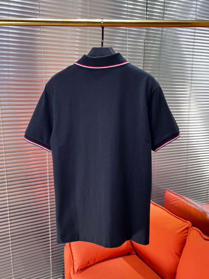  Moncler  蒙口25ss新款男士刺绣logo短袖翻领T恤Polo衫，进口纯棉珠地面料呈现。轻盈柔