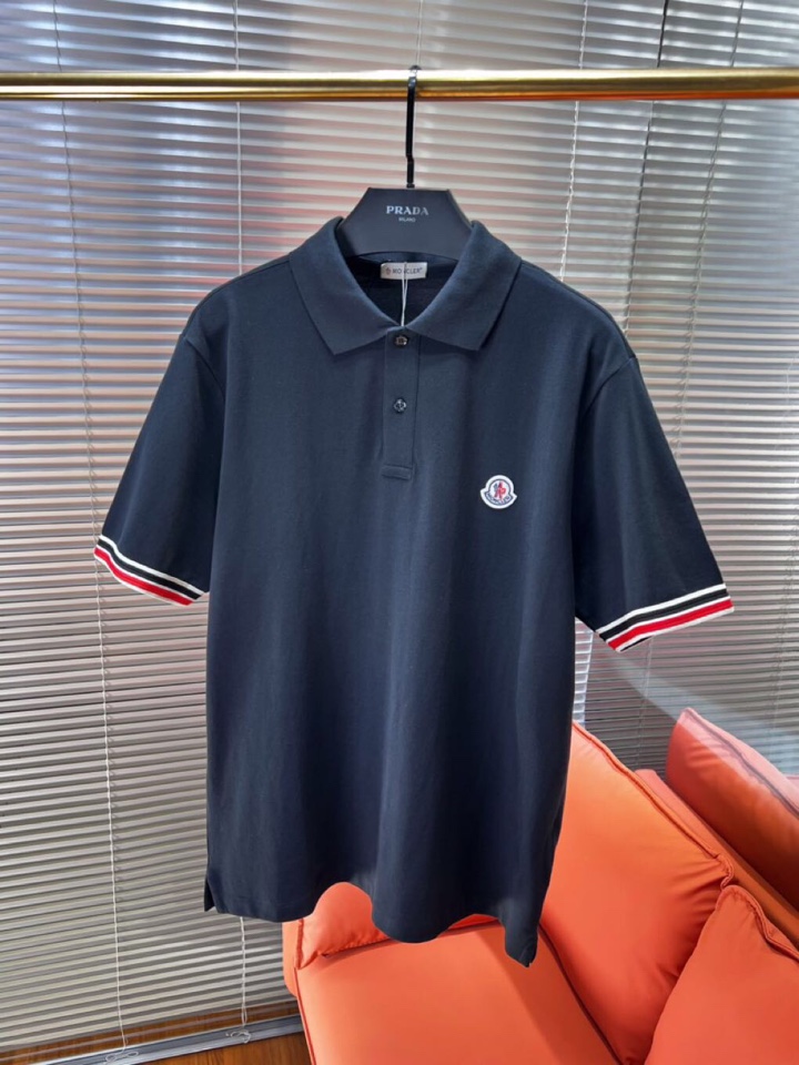  Moncler  蒙口标识章仔，采用210克纯棉珠地面料，定制 同缸染面料  ，版型挺阔有型 ，一线品