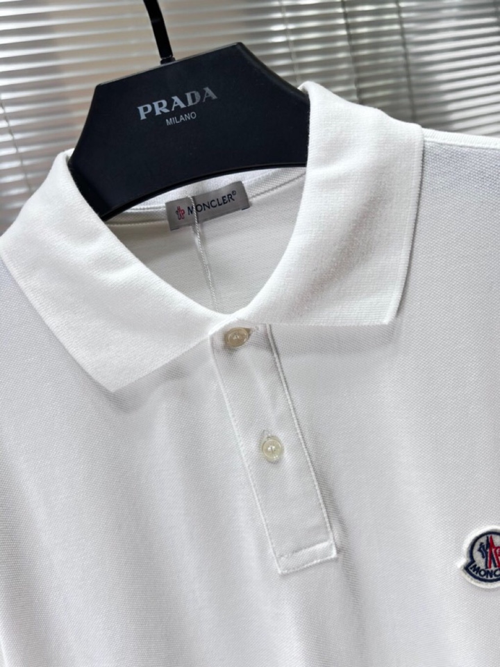  Moncler  蒙口标识章仔，采用210克纯棉珠地面料，定制 同缸染面料  ，版型挺阔有型 ，一线品